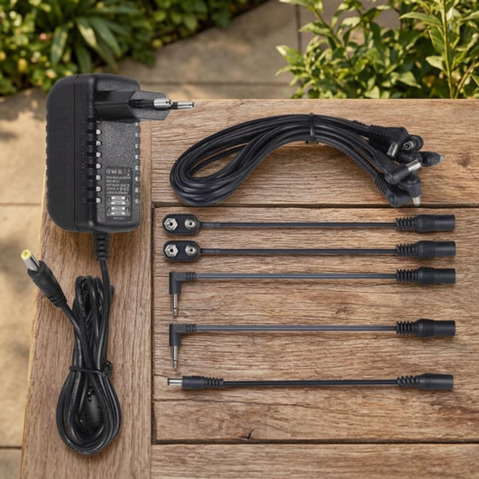 Alimentatore 9V 2A Centrale Centrale a Terra Alimentatore con Cavo a Chain Angolo Retto attatore attatore di Alimentazione