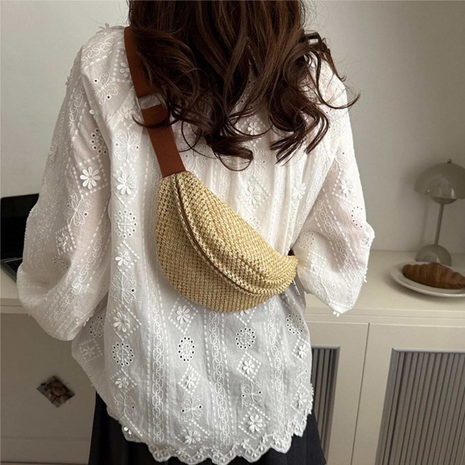Marsupio/Borsa a Tracolla in Paglia Intrecciata a Mano per Donna, Ideale per la Spiaggia, i Viaggi, Stile Etnico con Nappine, Boho.