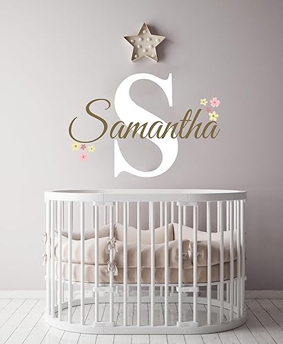 CuteDecals Adhesivo de pared personalizado con nombre e inicial con flores, mural personalizado y artístico, calcomanías de decoración de niñas para