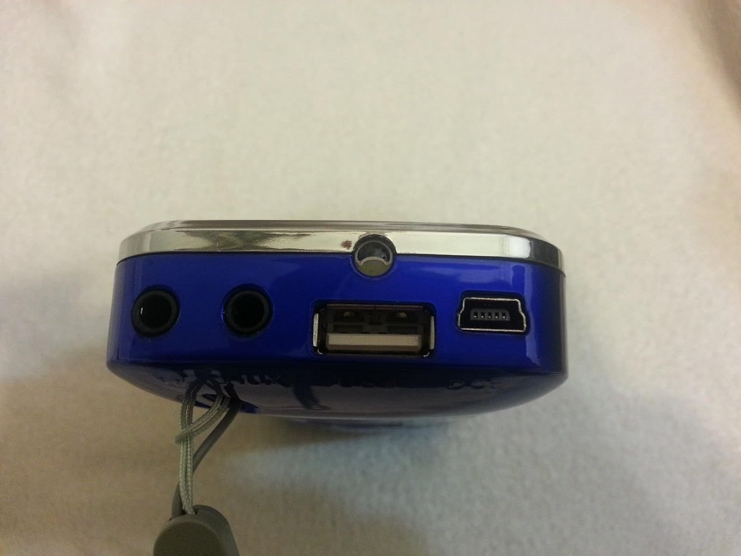 Amazon.com: Hooked Mini Altavoz Portátil/FM, AM Radio/USB/tarjeta micro SD,  TF reproductor de mp3/aux : Electrónica