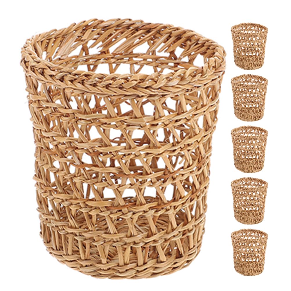 Manchons isolants paille pour vos pauses café au jardin avec tasses et verres d'été
