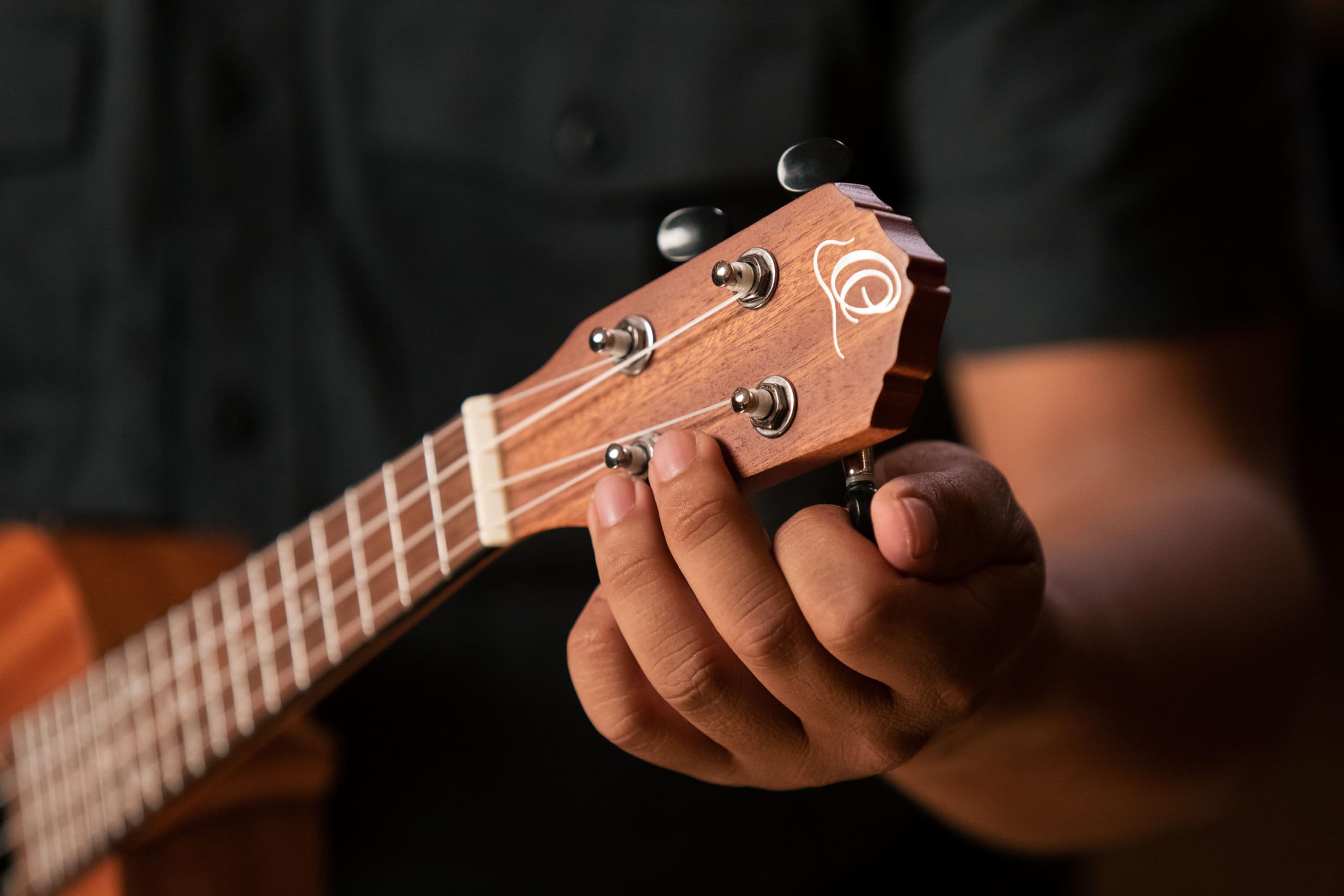Ortega Guitars Ukulélé Concert Electro-Acoustique – Série Timber – Housse Incluse – Sapele, Naturel (RFU11SE)