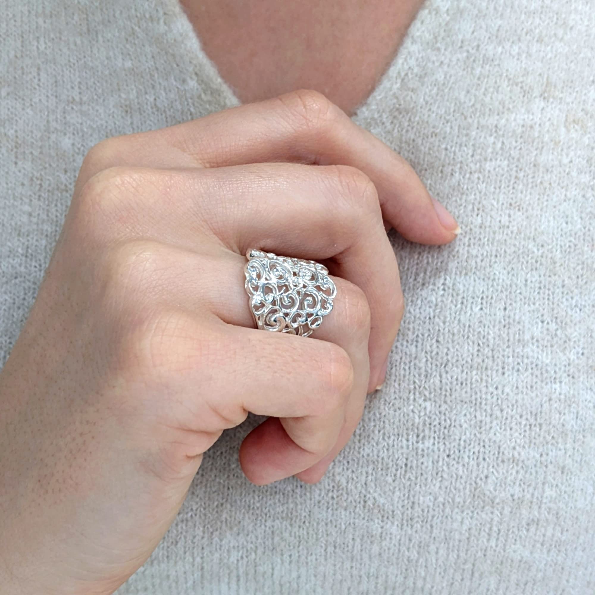 Silverly Anillo de Plata de Ley con Filigrana en Espiral para Mujer | Banda Ancha con Volutas | Anillo de Plata 925 Calado con Volutas Ornamentadas Estilo Barroco