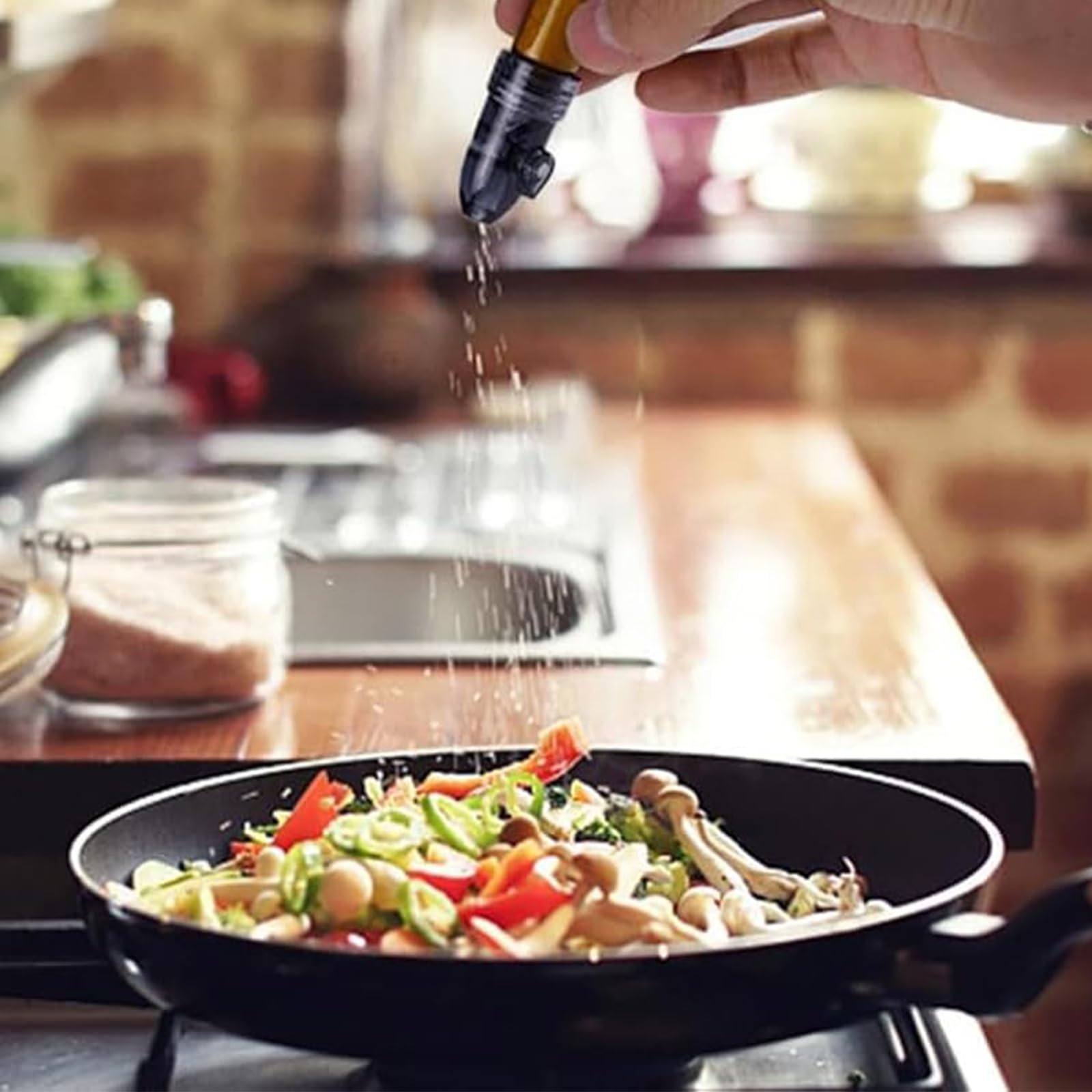 Pot a Epices, 4 Pièces Pot Epices Verre, Verre Récipient à Épices, Brun et Blanc Outils pour Épices en Poudre, avec Petit Entonnoir, pour le Camping et les Voyages