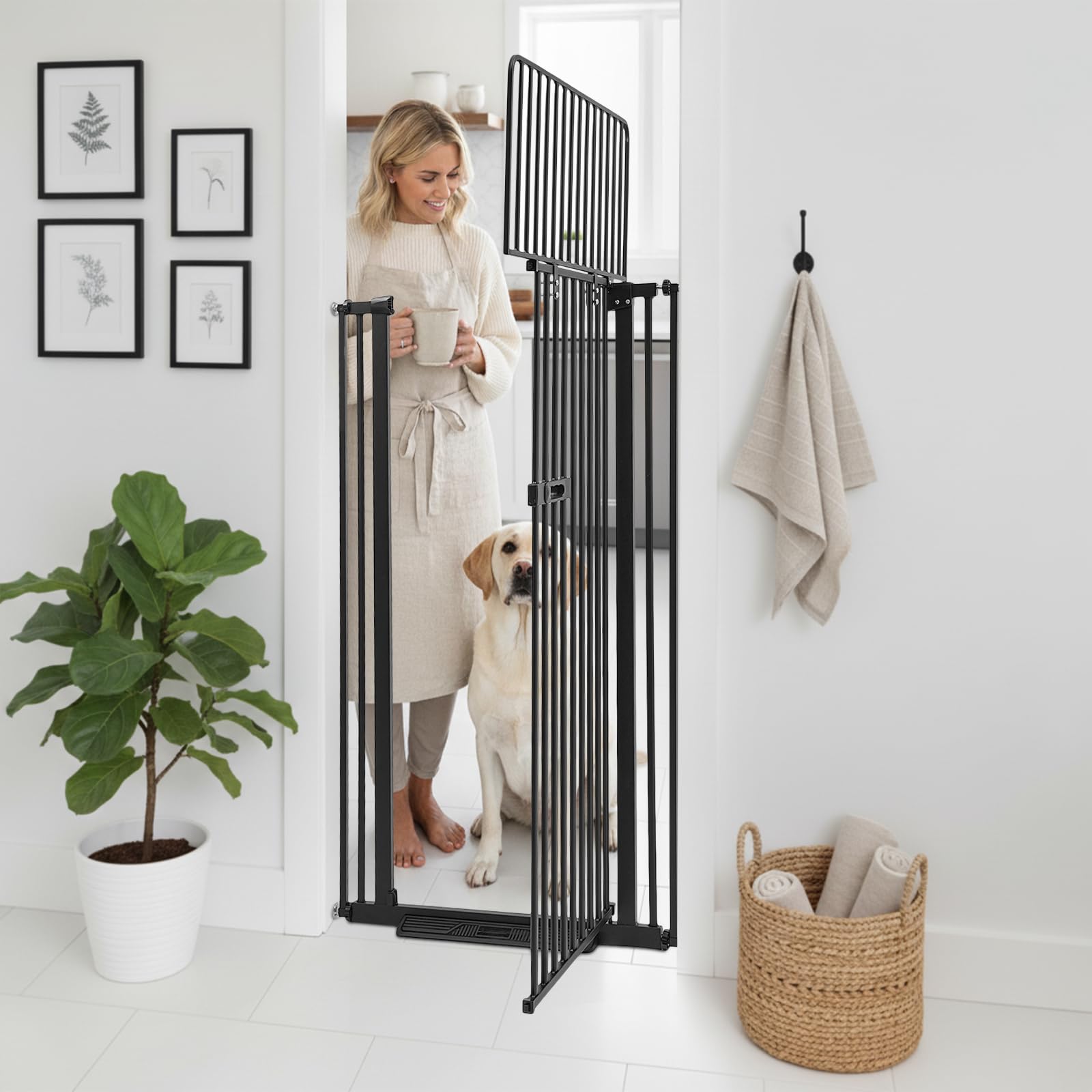 Treppenschutzgitter 135cm ausziehbar mit Tür für Katzen und Hunde | Sicherheitsgitter mit Klemmbefestigung und Doppelverriegelung für Treppe ohne Bohren 90°Stop (Schwarz)