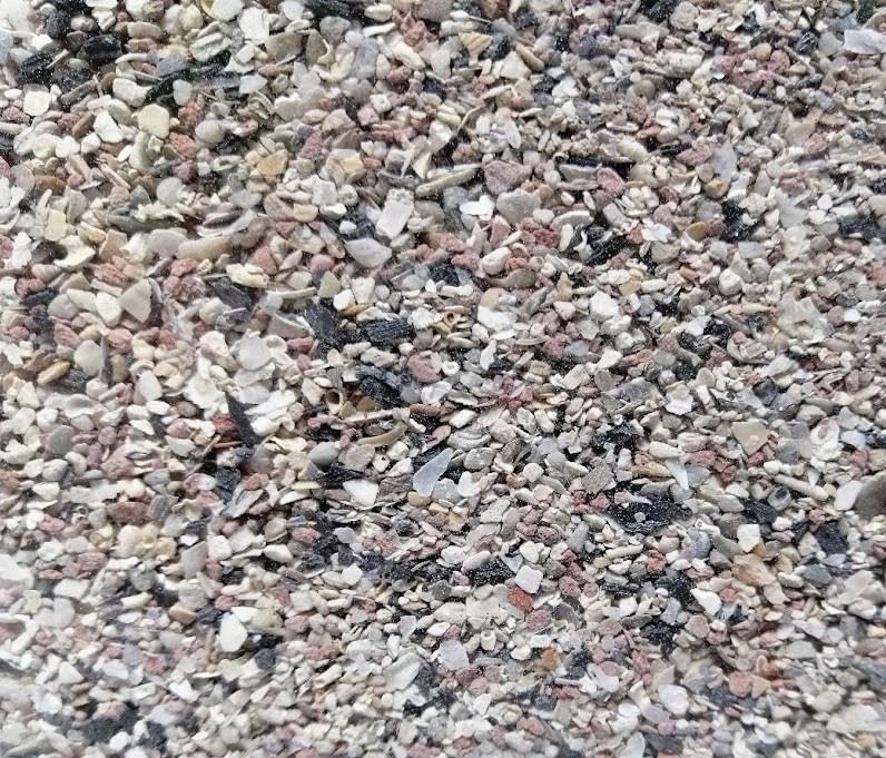 Dihl 20KG Mixed Grit for Small Birds. Flint, Oyster Shells, Redstone, Trace Elements and Charcoal. Graded 2-5mm. Aids Digestion, Boosts Egg Shell Quality, Stronger Bones. High in Calcium. 20 KG Sack