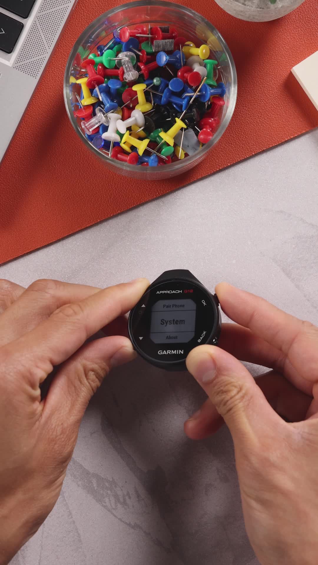 Garmin Approach G12, Clip-on GPS Golf Range Finder with 42,000+