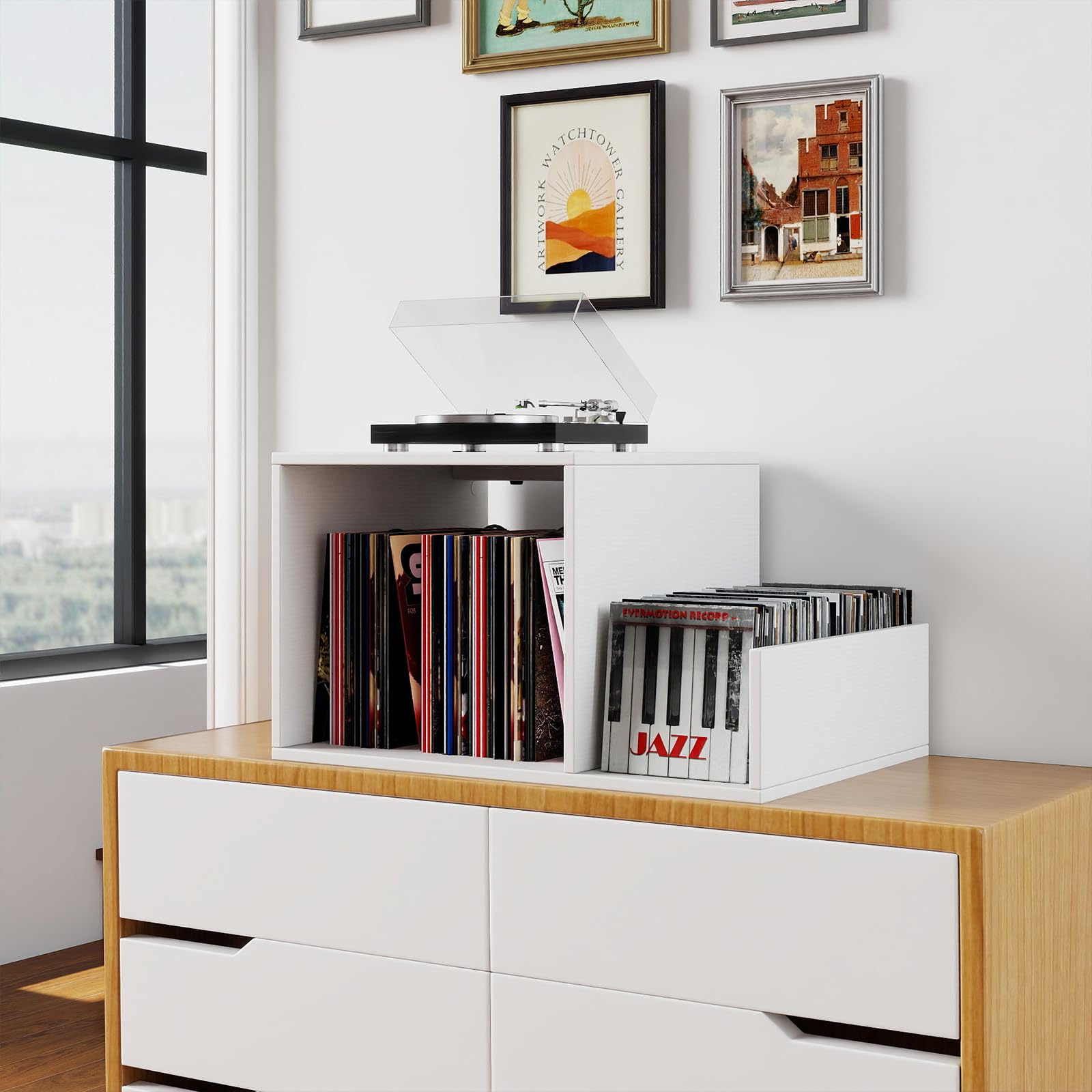 COSTWAY Mueble Tocadiscos con Estación de Carga, Soporte Tocadiscos con Divisor de Vinilos, Estante de Exhibición y Patas de Metal, Mesa Auxiliar de Discos hasta 145 Álbumes, 66x45x67 cm (Blanco)