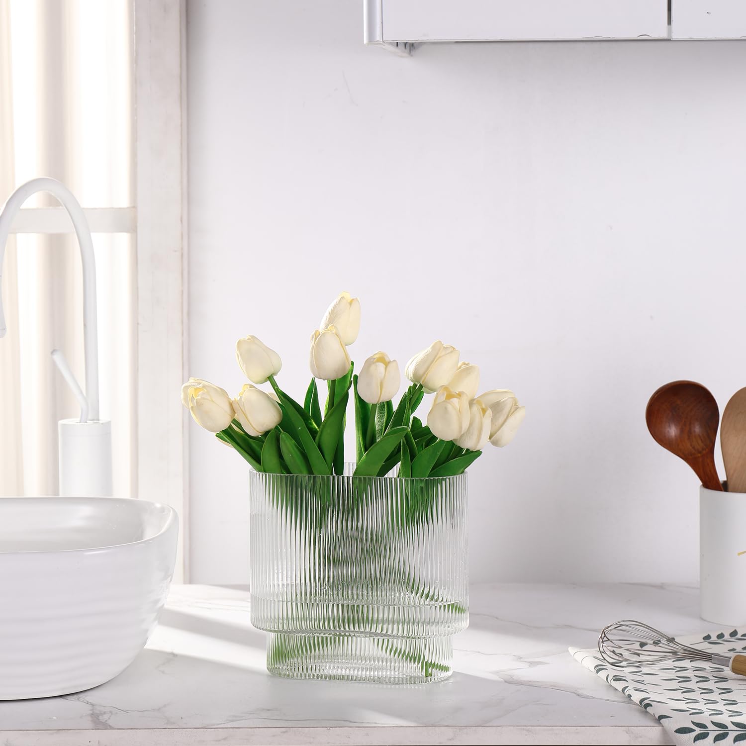 wazon żebrowany, karbowany, szklany na kwiaty, nowoczesny tulipanowy, 18 cm