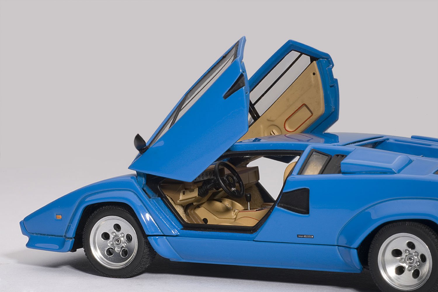 Amazon.co.jp: AUTOart 1/43 ランボルギーニ カウンタック 5000S