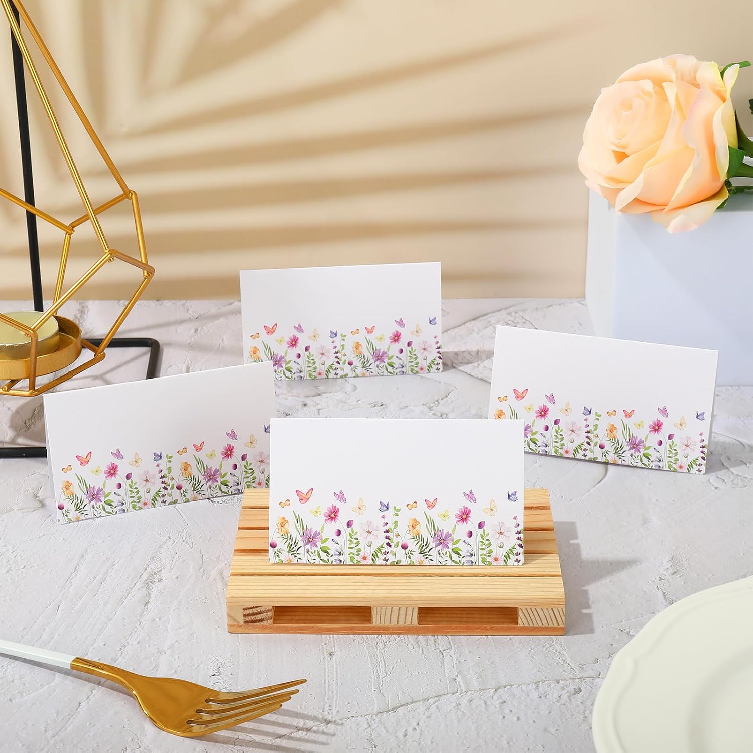 Whaline 100Pcs Floral Place Cards 3.5 x 2 Inch Wildflower Butterfly Tented Cards Seating Card Blank Table Name Signs for Wedding Holiday Buffet Party Table Setting Supplies