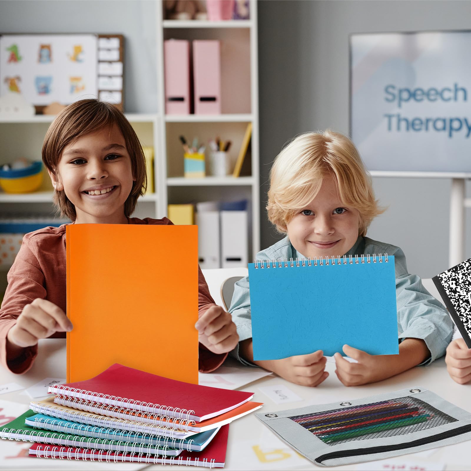 Kit de fournitures scolaires pour la rentrée scolaire comprenant des notes adhésives, des spirales, des intercalaires, des classeurs, des crayons, des stylos et bien plus encore pour garçons