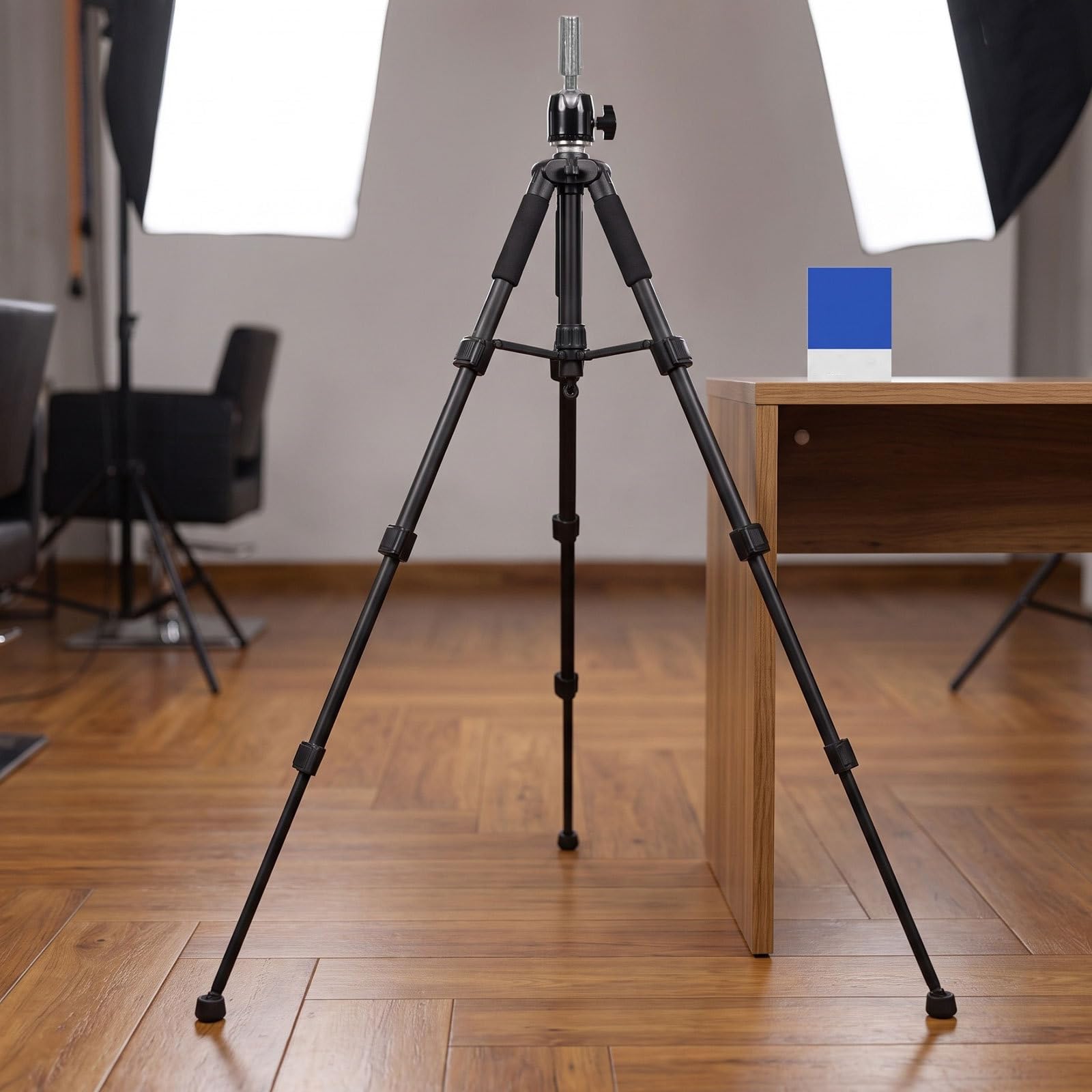 Toddmomy Metalowy Stojak Do Stylizacji Peruk Statyw Do Głowy Manekina Regulowany Tripod dla Fryzjerów i Praktyki Strzyżenia