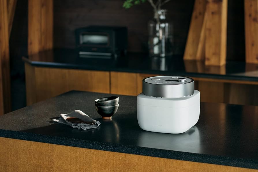 バルミューダ　炊飯器　BALMUDA The Gohan K08A-WH Amazon | バルミューダ ザ・ゴハン ホワイト 3合炊き 電気炊飯器