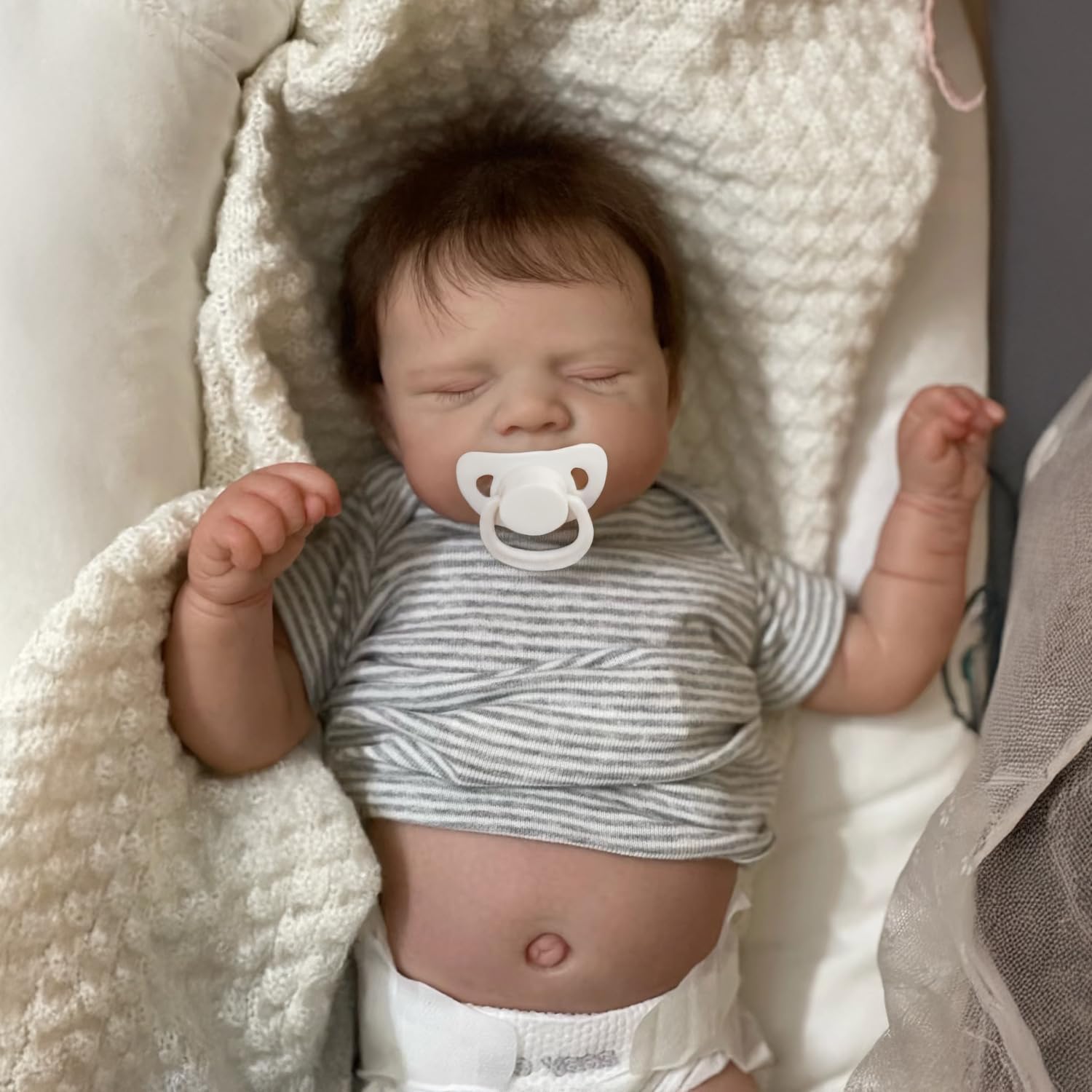 Realistyczna lalka Reborn Baby Doll Boy - realistyczny noworodek z ręcznie zakorzenionymi włosami, pełny winylowy korpus, anatomicznie poprawny, certyfikat EN71 i UKCA, wiek 3+