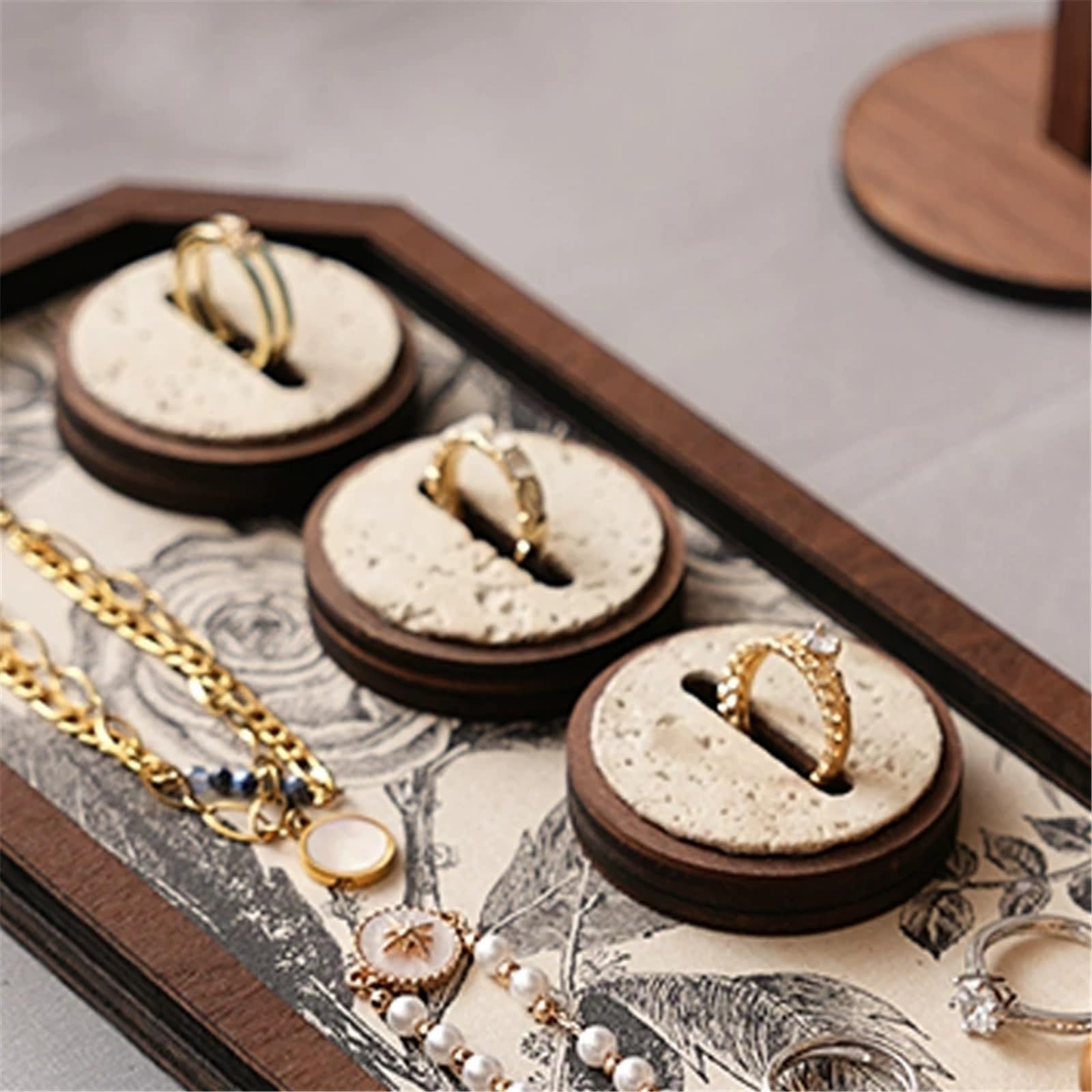Stojak na biżuterię 16 Pcs Multi-Style Wooden Jewelry Display Kit