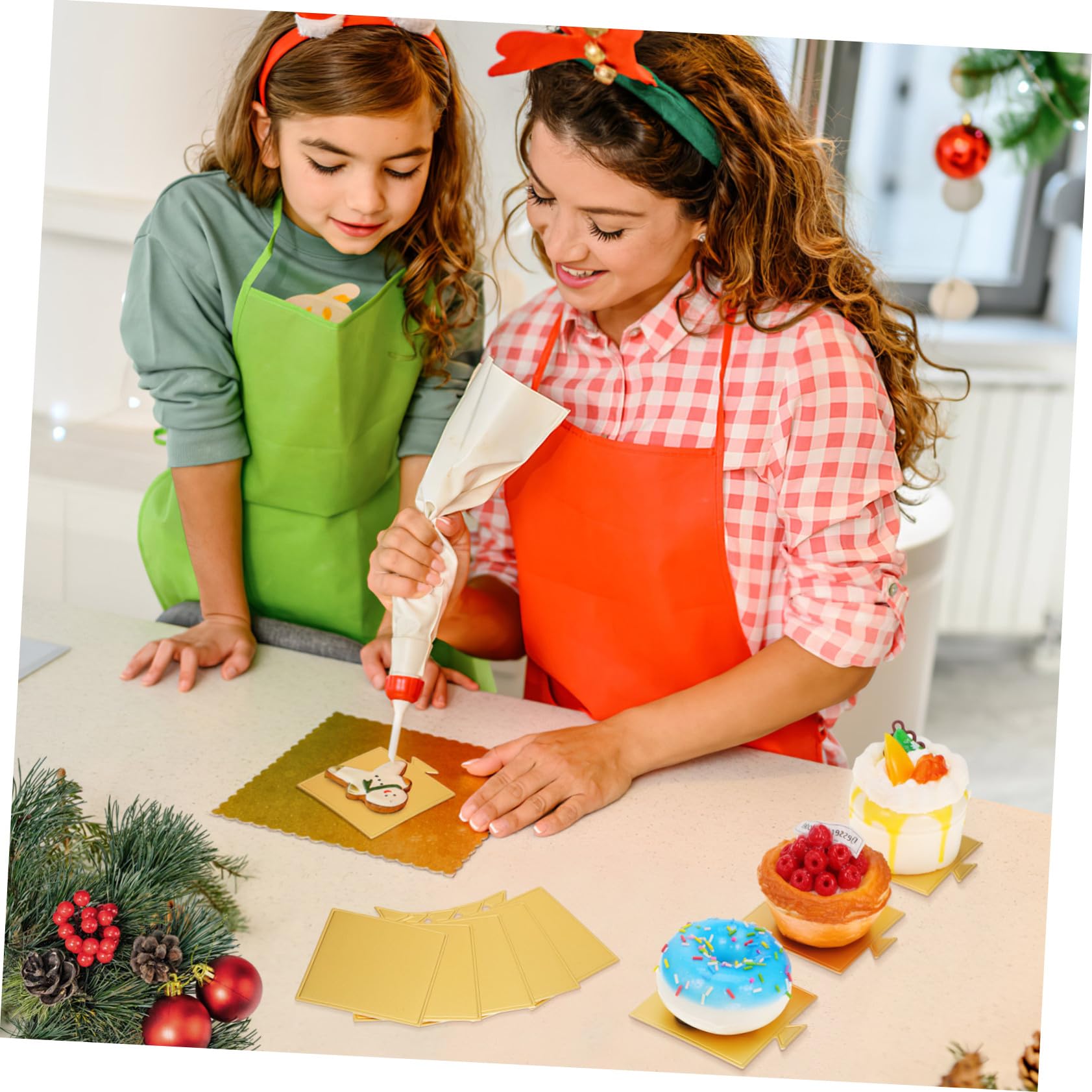 DOITOOL 100 Blatt Quadratische Mousse Kuchenböden aus Goldenem Papier Dekorative Tortenunterlage für Kuchenstütze und Elegantes Servieren