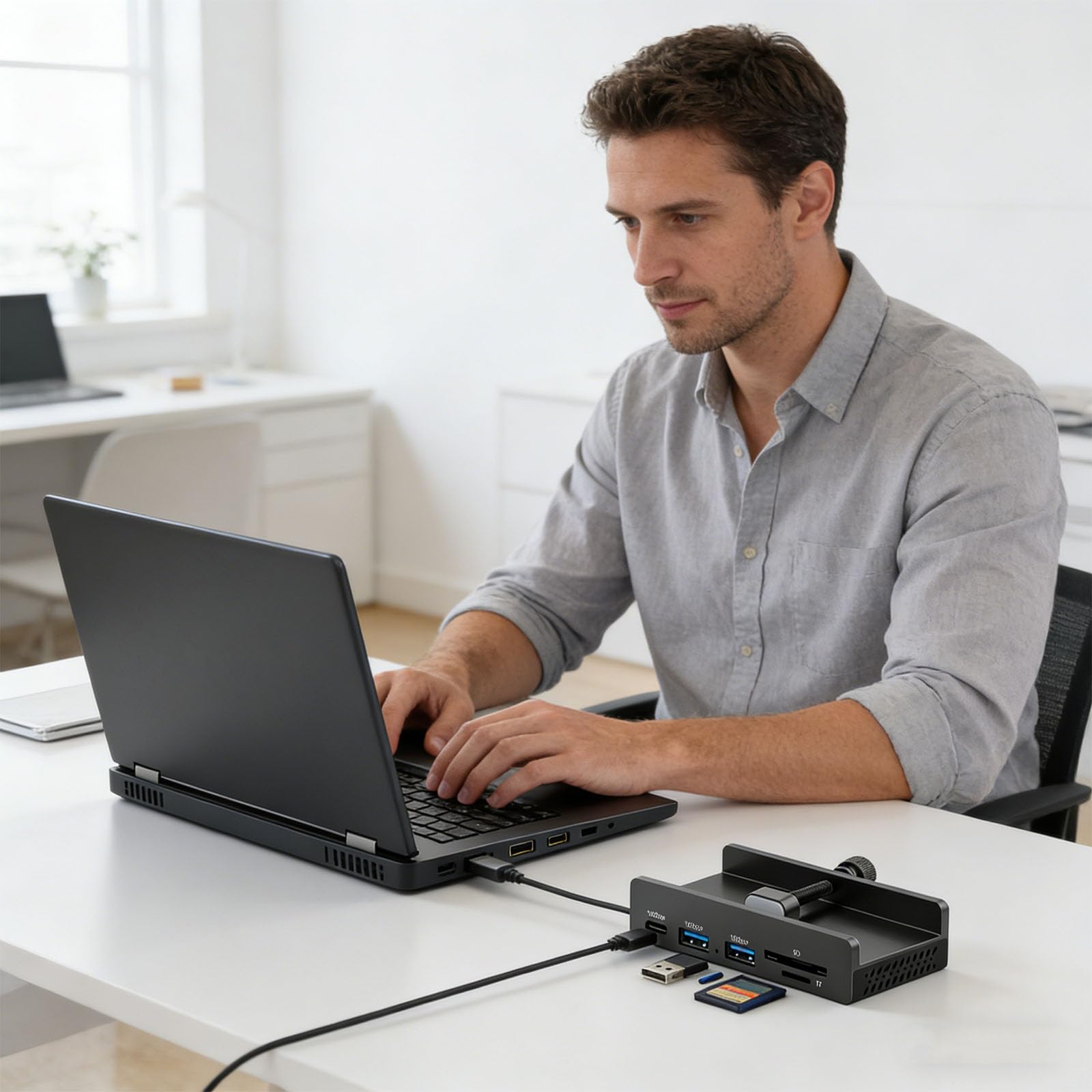 Hub USB C compatto con video 4K @ 60Hz e ricarica PD per laptop Clip su hub USB C