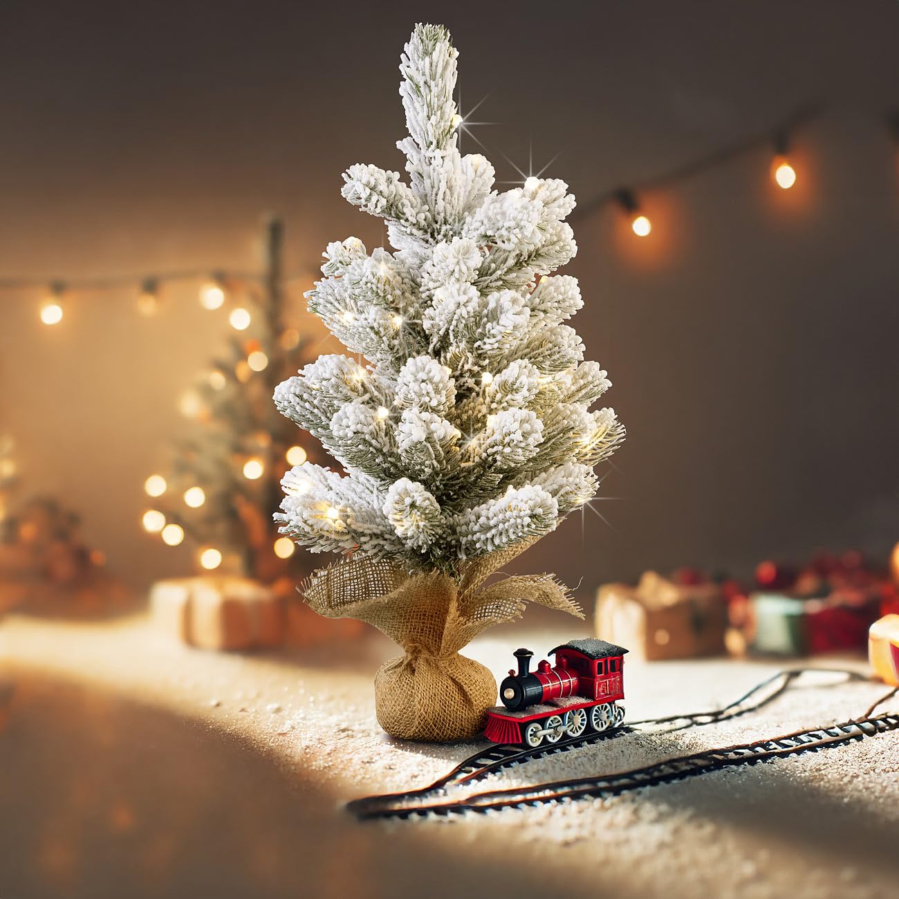 infactory Dekoracyjna choinka świąteczna z śniegiem, 50 diod LED, 56 cm