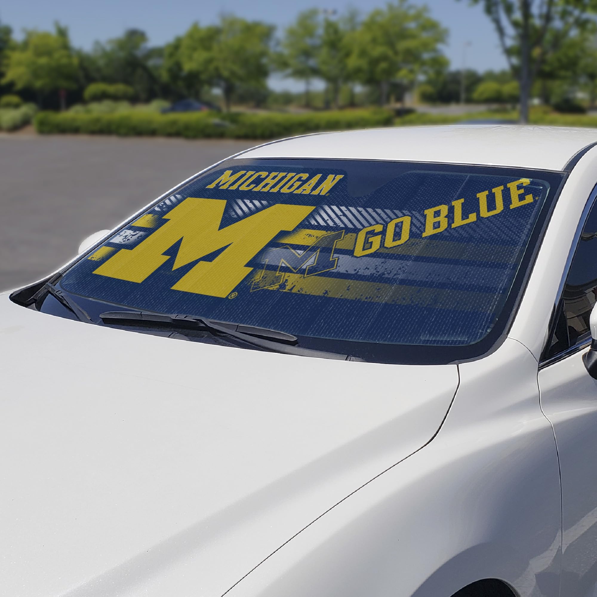 FANMATS 60015 NCAA Michigan Wolverines Windshield Sun Auto Shade, Sun Shield Sun Visor | Accordion tri-fold for Storage | 59