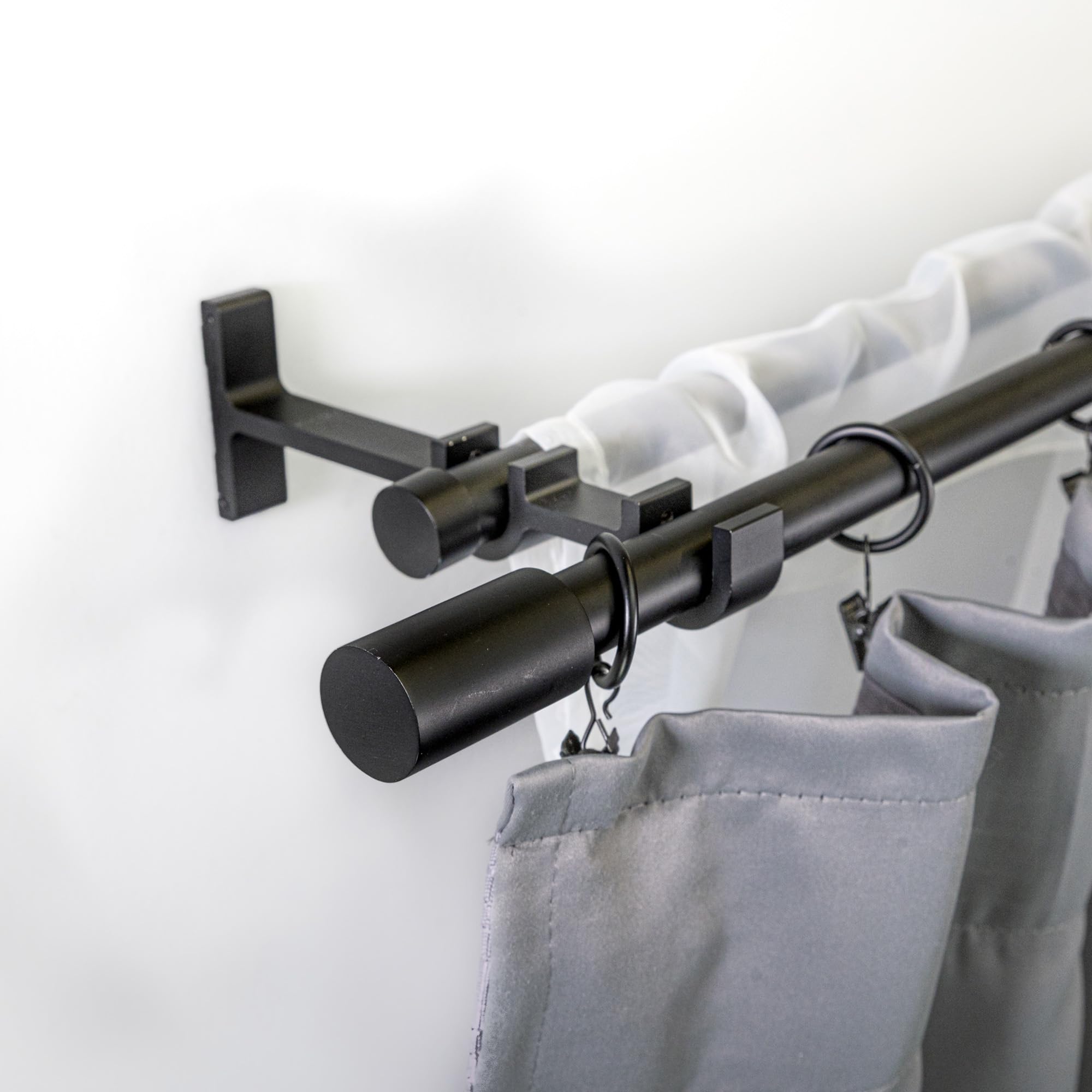 ROLLMAXXX Gardinenstange 400 cm Breit Ø19 mm Faro 2-Läufig | Vorhangstange aus Metall Schwarz Matt, Gardinenstange Set inkl. Doppel-Wandhalterungen & Endstücke