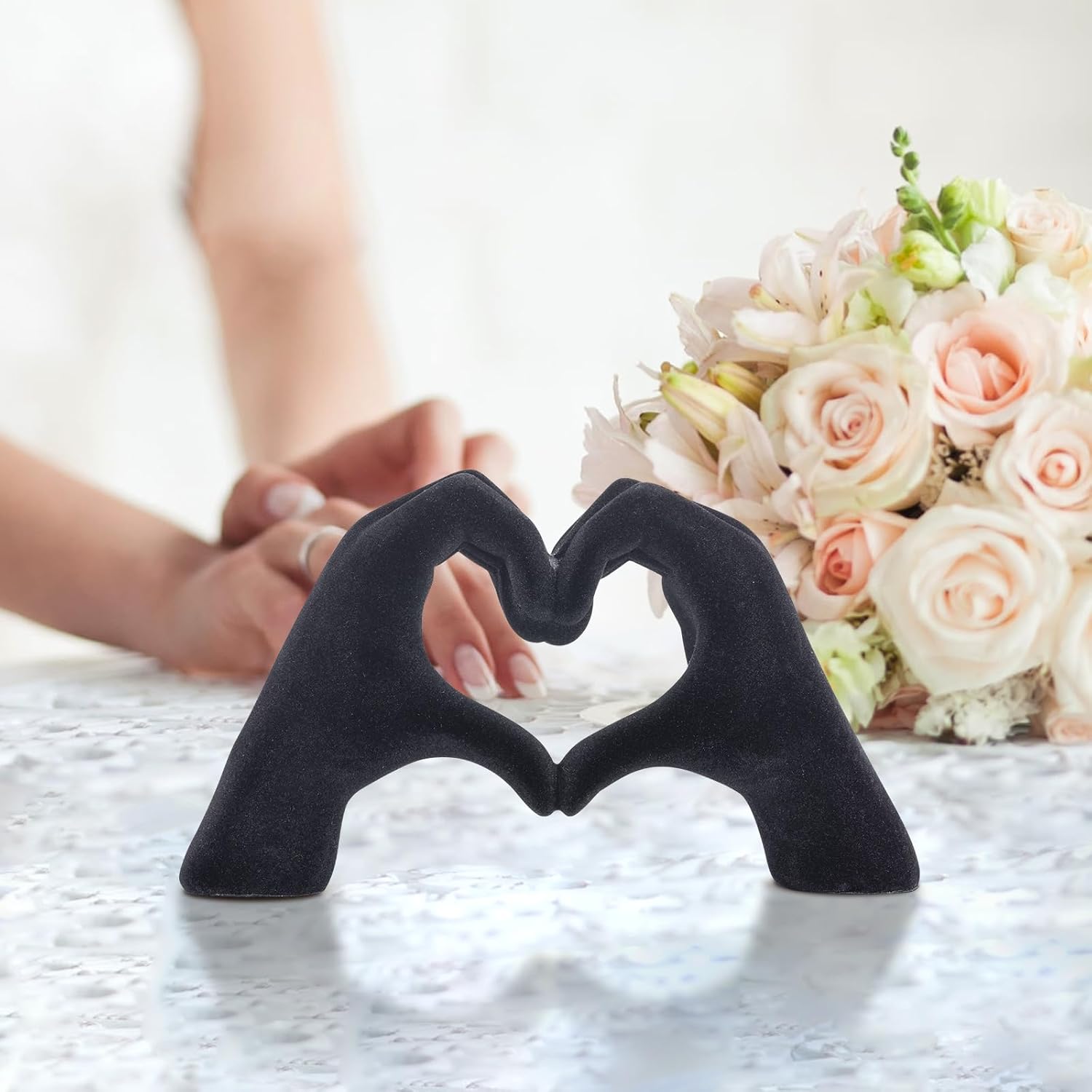 DOVDOV Black Heart Hand Sculpture, Heart Hand Statue Home Decor Aesthetics, Suitable for Bookshelf Console Table Office Entrance Decoration Bohemian Wedding Decoration and Small Ornaments.