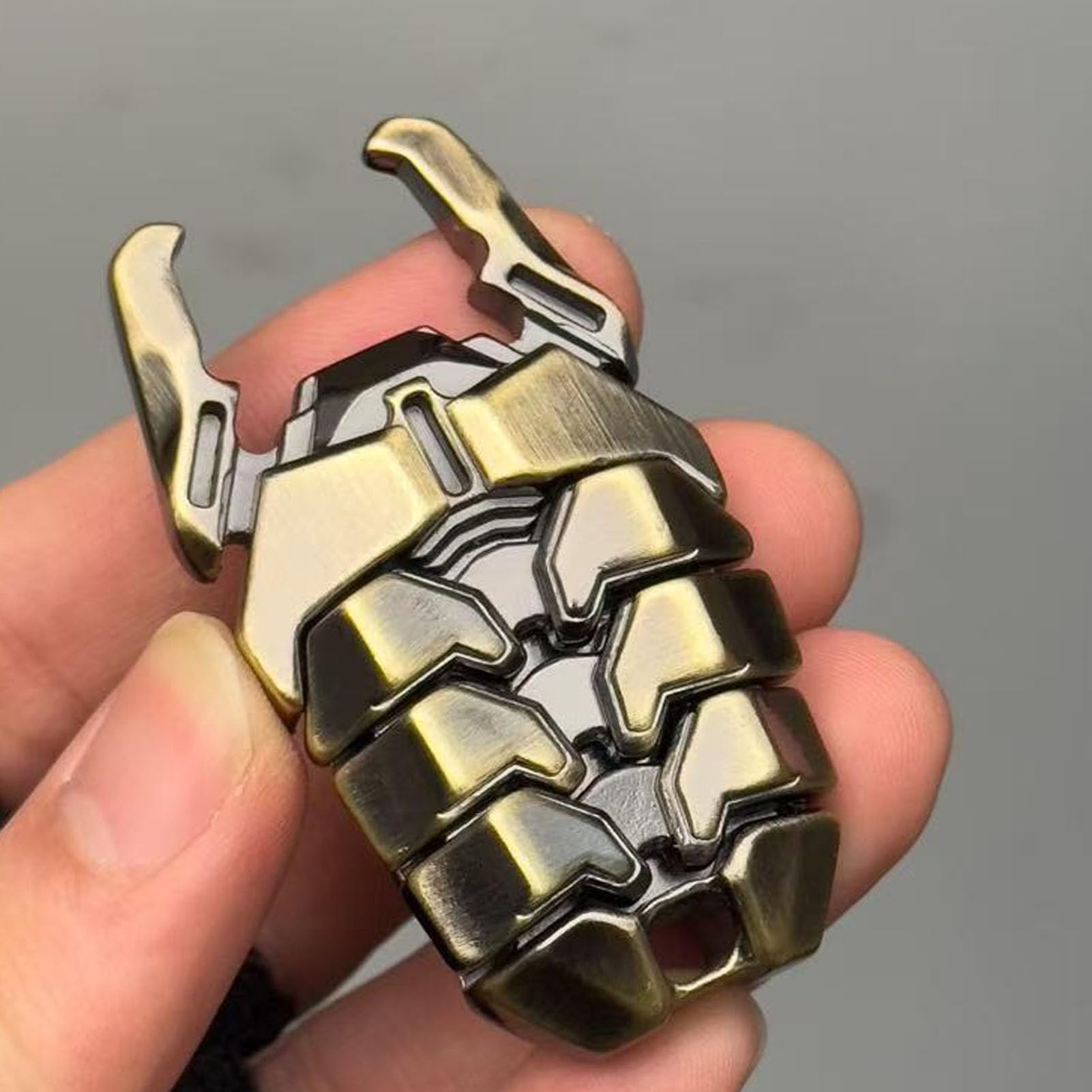 Denash Push-Slider-Spielzeug, 3-Tasten-Slider aus Metall, Sensorisches Fidget mit Flaschenöffner, ägyptisches Skarabäus-Design, Stressabbau-Gerät für Erwachsene (Bronze)