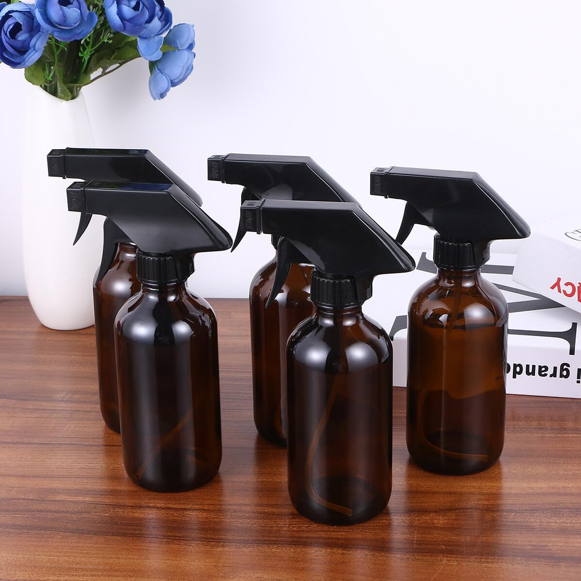 ULTECHNOVO 4 STÜCKE Bernsteinfarbene Glas sprühflaschen Nachfüllbar Wasserzerstäuber Wiederverwendbar für Pflanzenpflege Haushalt Reinigung Aromatherapie