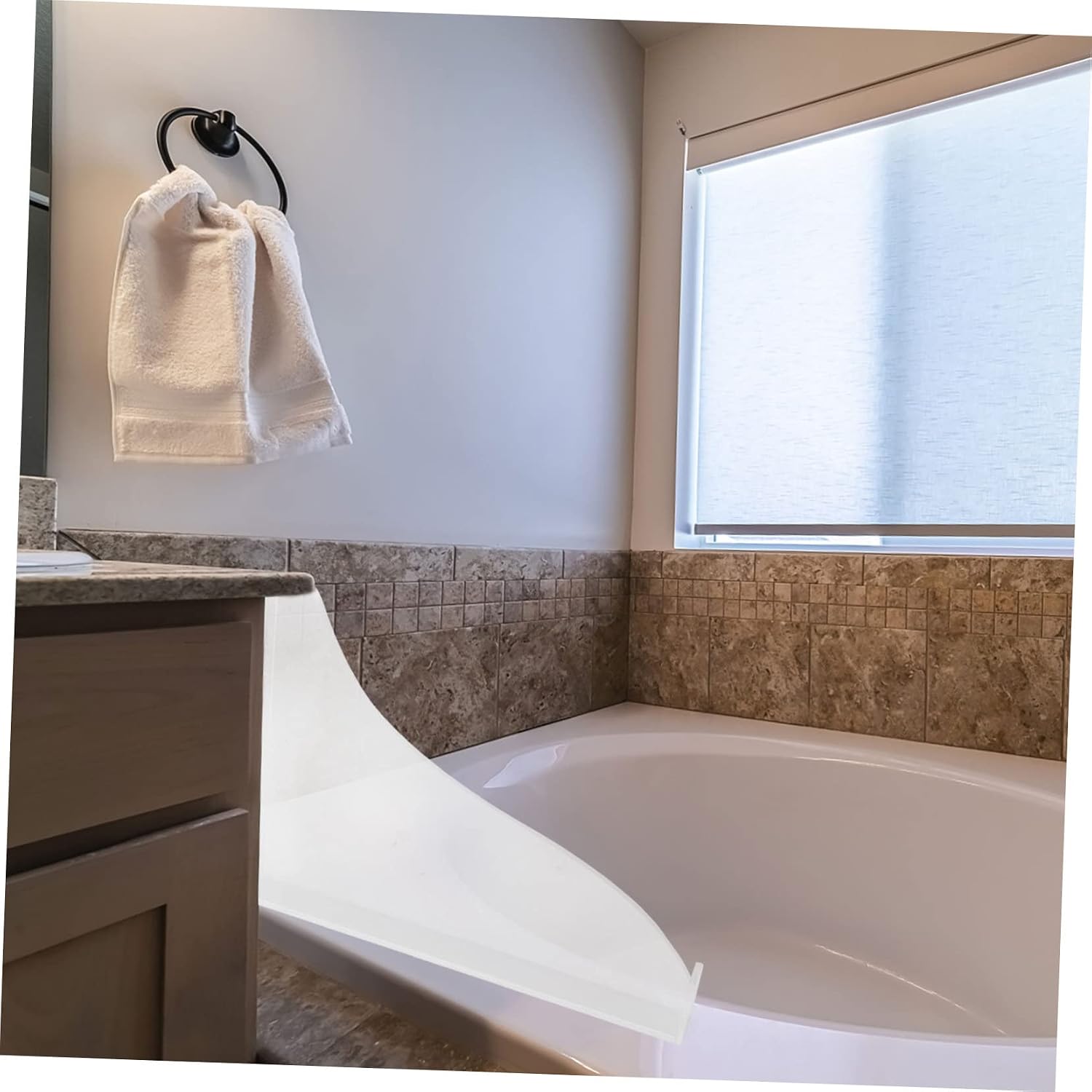 2pcs Acrylic Bathtub Splash Guards Easy to Install Bathroom Water Barrier Multipurpose Bathtub Corner Guards Self-Adhesive Tape Prevents Water Leakage Showers and Sinks