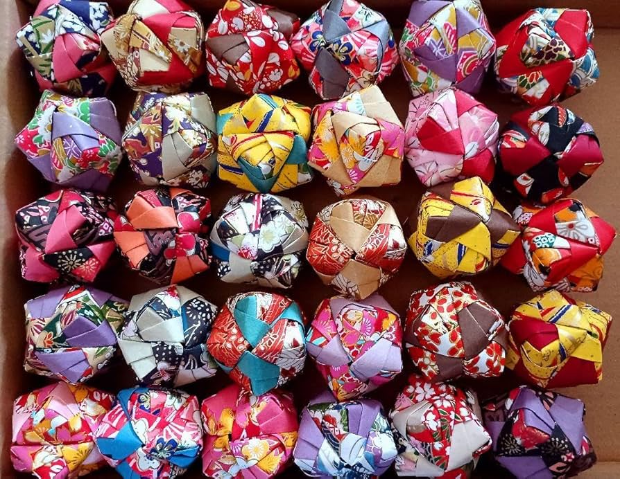 Amazon.co.jp: 友禅和紙 くす玉 小 30個 : おもちゃ