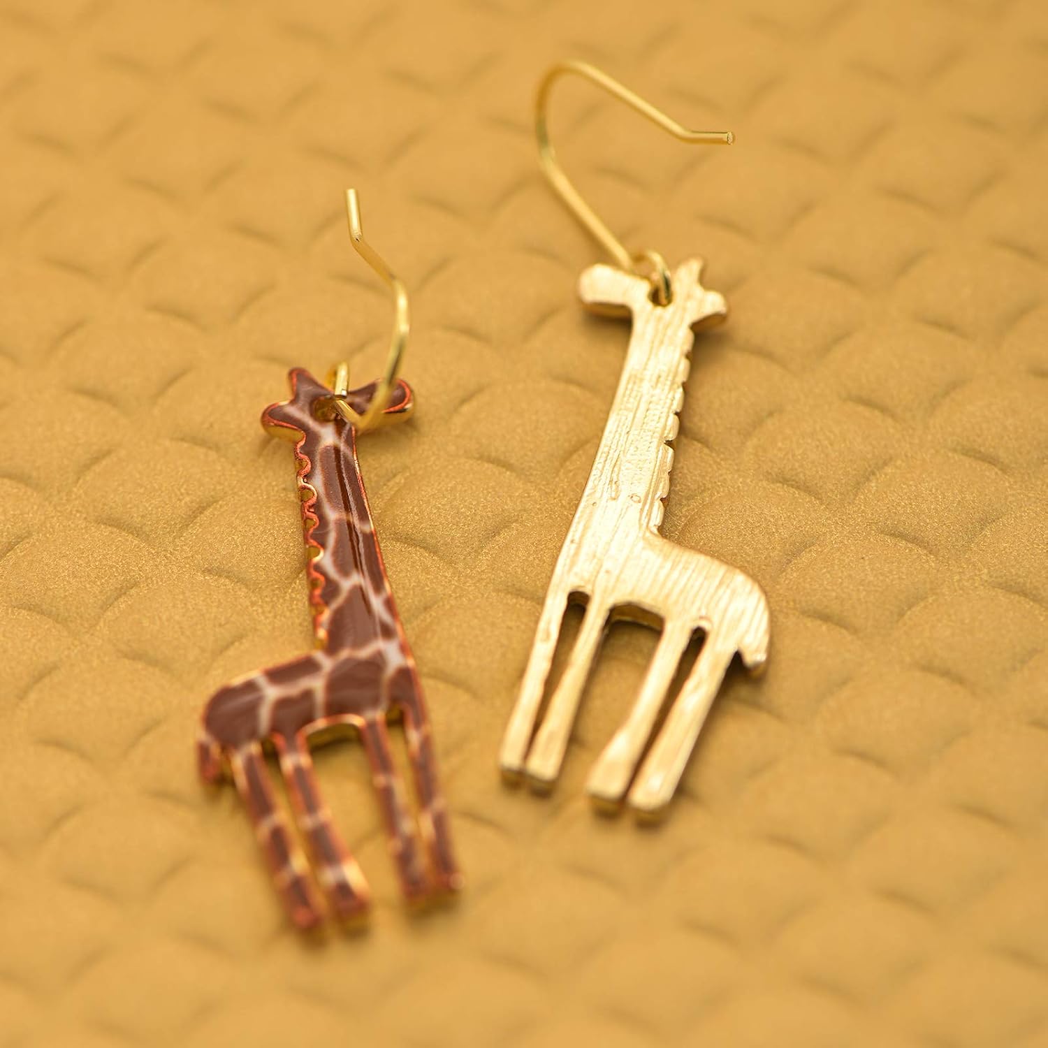 Spinningdaisy Lovely Dangling Animal Earrings | For Animal Lovers