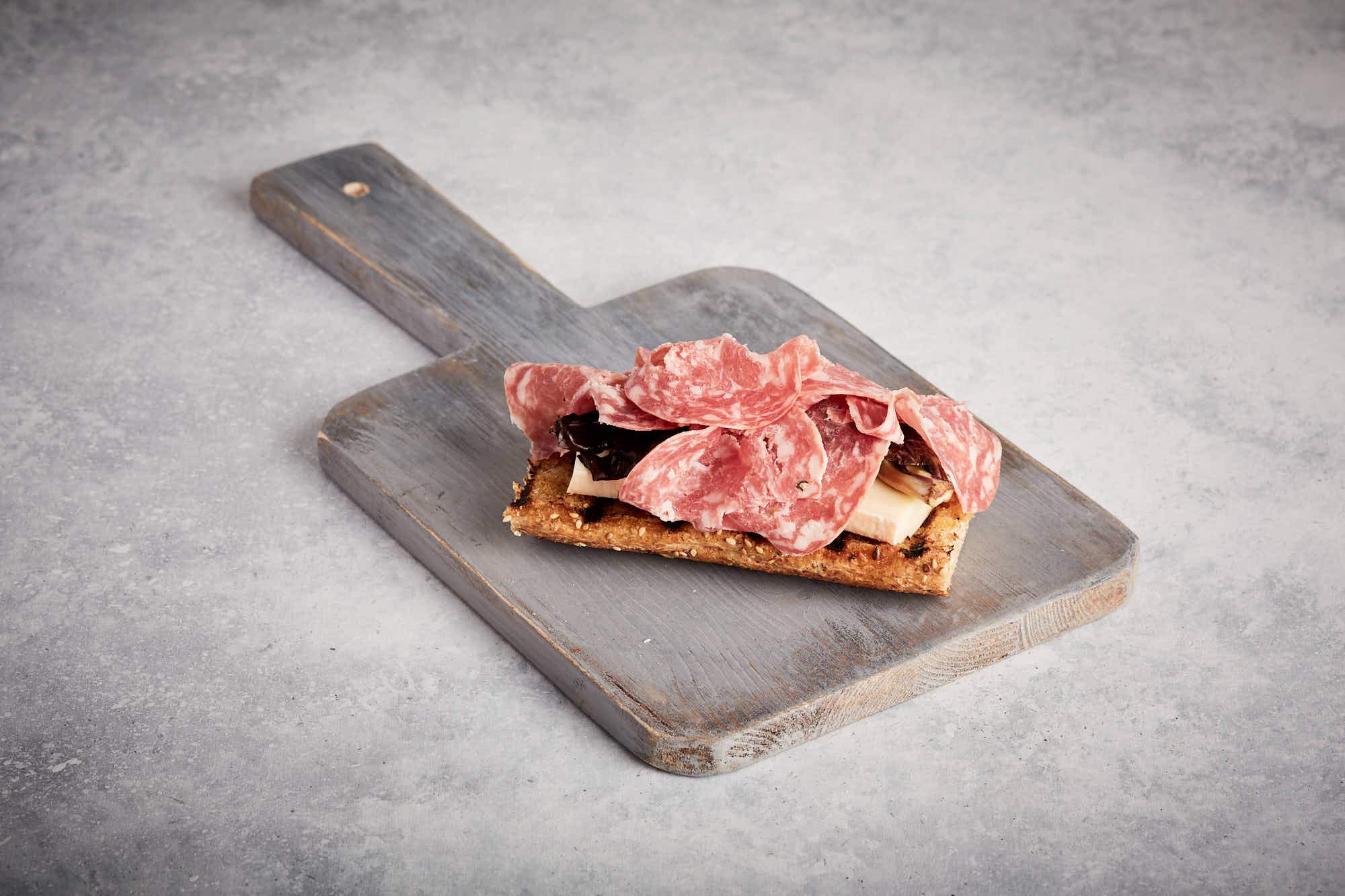 Confezione regalo Trittico del gusto | 1 Salame Campagnolo 270g + 1 Salame Gran Filetto 170g + 1 Salame con vino spumante dalla Lombardia 170g | con tagliere in acacia