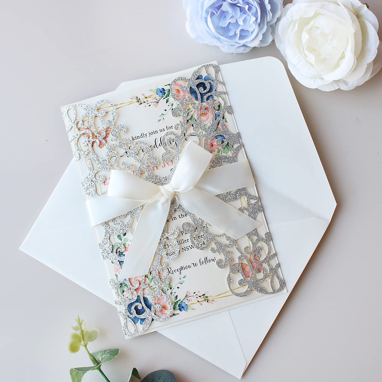 50 biglietti d'invito di nozze con glitter argentati, 15 x 17,3 cm, taglio laser, con buste, per matrimonio, Quincenera, fidanzamento, invito