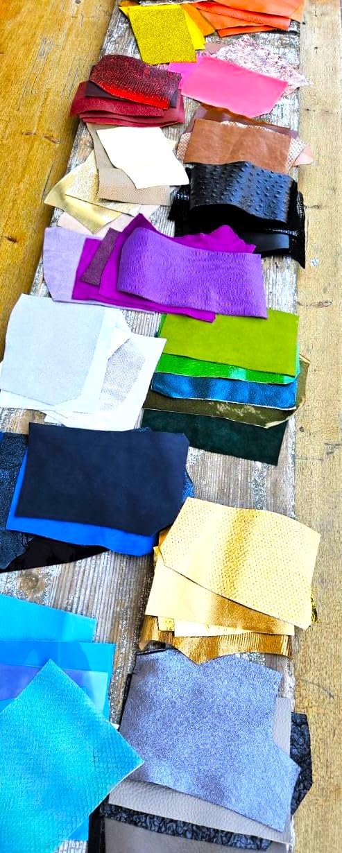 LA GARZARARA - 75 découpes de cuir en 15 nuances différentes - Minimum 12 x 15 cm - Sélection aléatoire pour l'artisanat couture et les créations artisanales - 5 pièces par couleur - 75 pièces