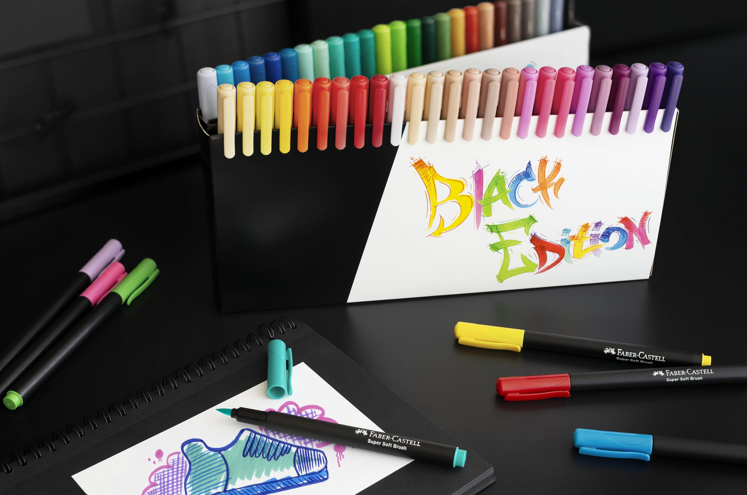 Faber-Castell - Brush Pen Set Black Edition mit 50 Filzstiften | Pinselstifte für Erwachsene zum Ausmalen und Schreiben, Marker mit auswaschbarer Tinte
