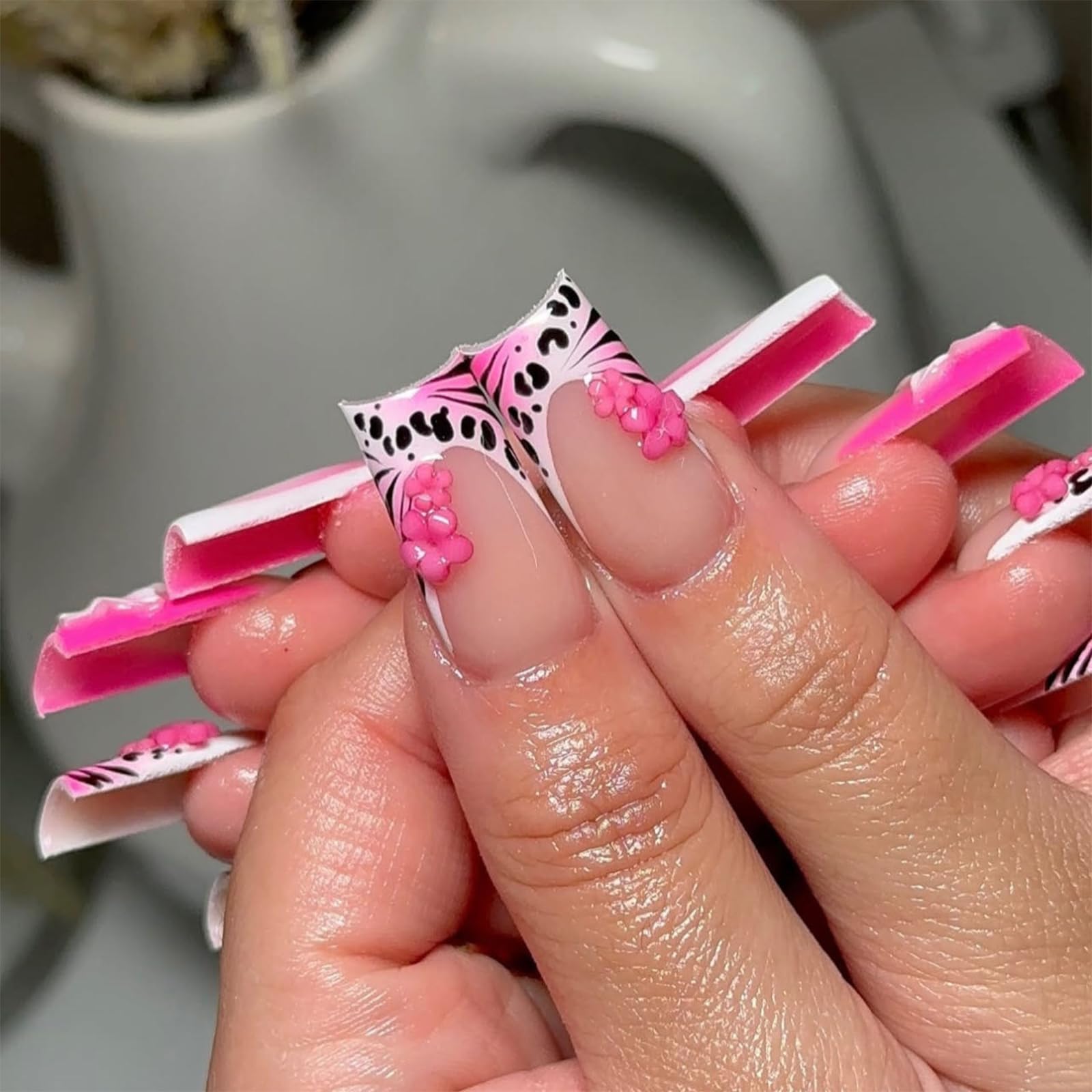 24 x sztuczne paznokcie do nakładania w stylu francuskiej koronki - średnia długość - róże i wzór lamparta - wielokrotnego użytku - do manicure - dla kobiet