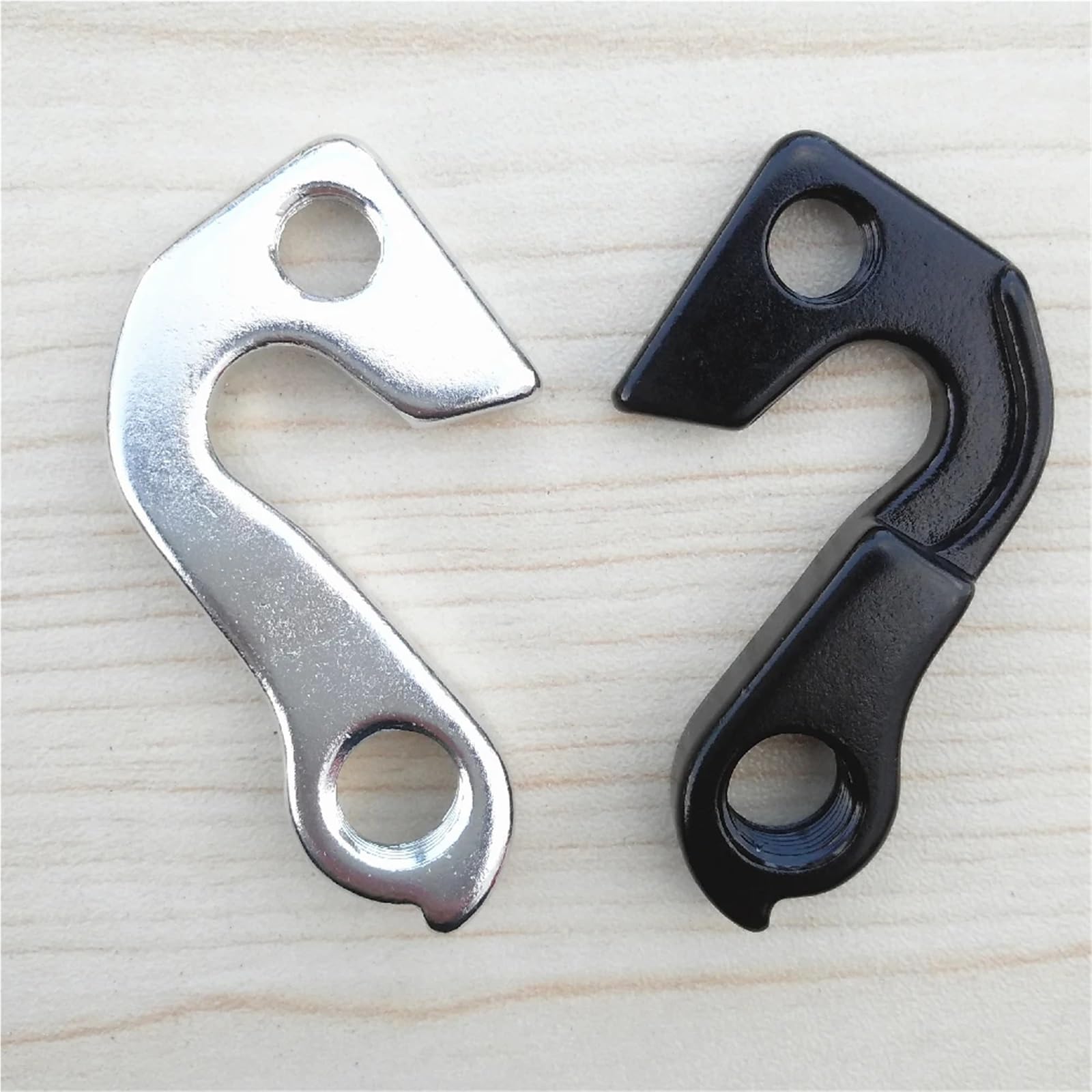 Patte de dérailleur arrière for vélo, 1 pièce, compatible avec les modèles G/TA/V/A/L/A/N/C/H/E/E/X/P/E/R/T/N/O/M/A/D/Z/A/S/K/A/R/A/K/O/R/A/M/A/R/A/T/HO/N Carbon Team K/H/SJ/A/V/AD/A/H/O/N/K3 Pl