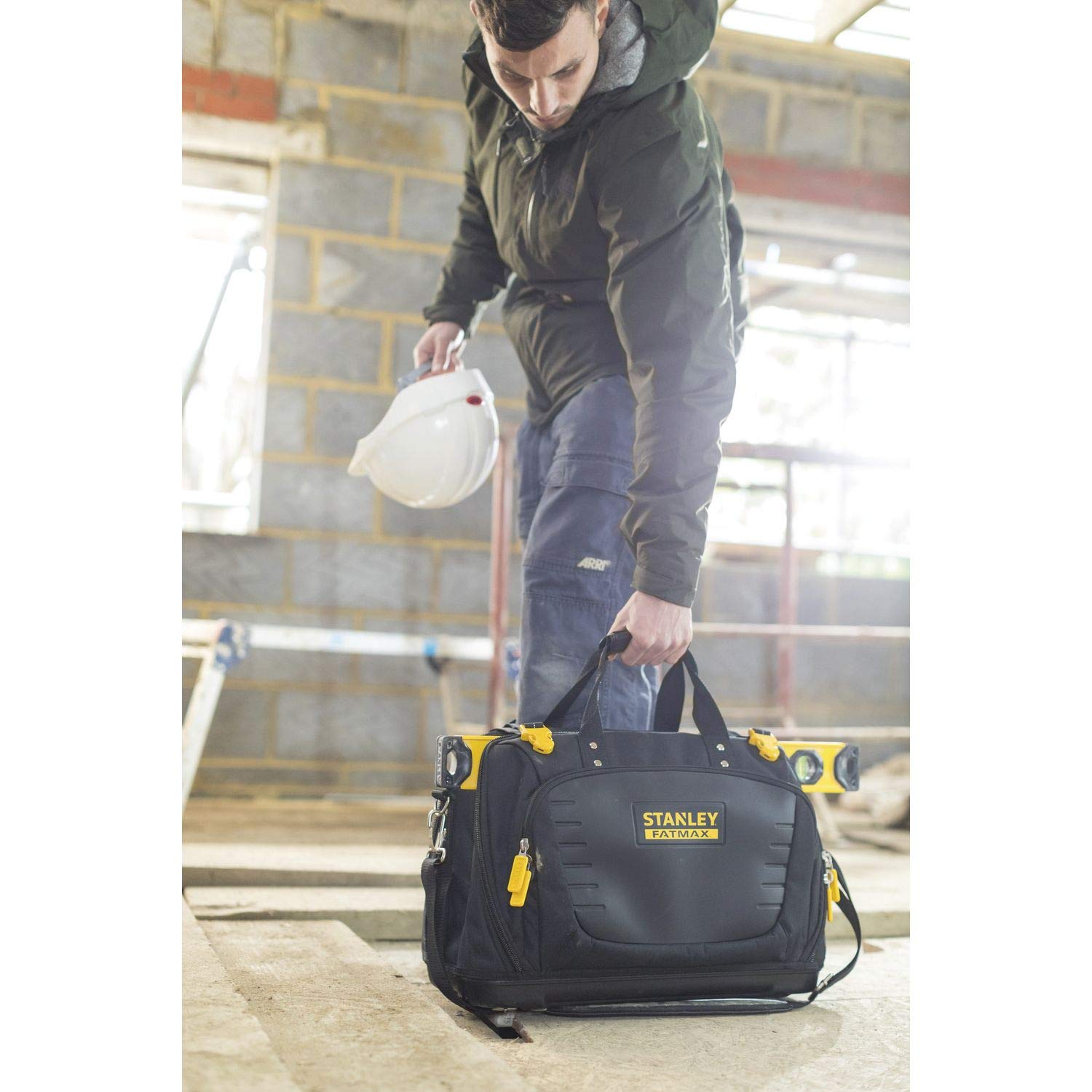 Stanley FatMax Werkzeugtasche/Tragetasche für Werkzeug Quick Access (mit 4 Fächern, aus 600 x 600 Denier Nylon, mit Kunststoffboden & gepolstertem Schultergurt) FMST1-80147
