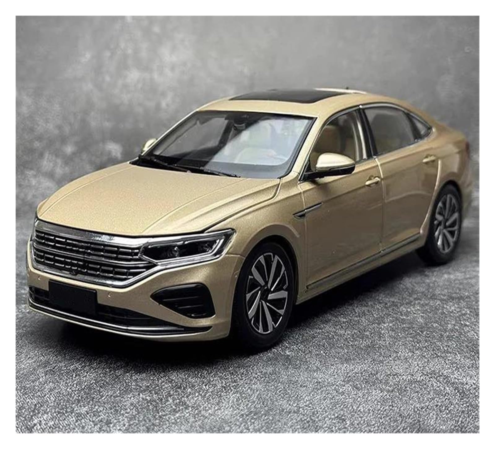 BANKOTO Diecast Car 1:18 For Passat 2022 Alloy Car Model Ornament Collection Collectible Model