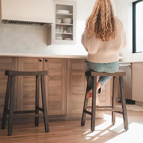 Miniatura 9 de Maven Lane Vincent - Taburete rectangular de 26 pulgadas de altura de mostrador con respaldo en acabado marrón envejecido con asiento superior de