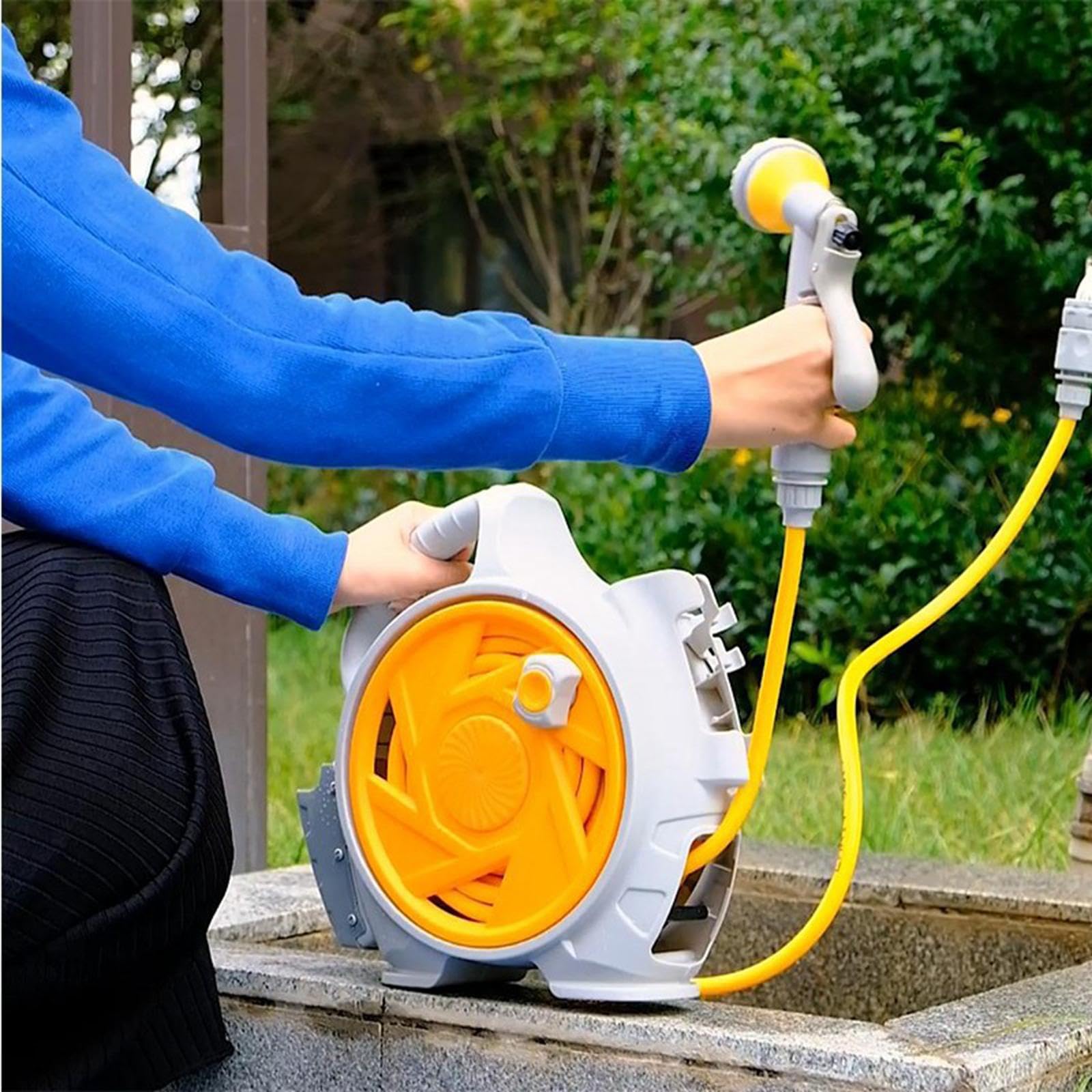 Carro Portamanguera de Jardín con Enrollador Compacto Organizador Soporte Pulverizador Material PP Adecuado para Lavado de Autos Limpieza de Ventanas, Amarillo