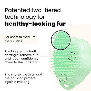 Pet Teezer Cat Brush for De-Shedding Short to Medium Fur, Green