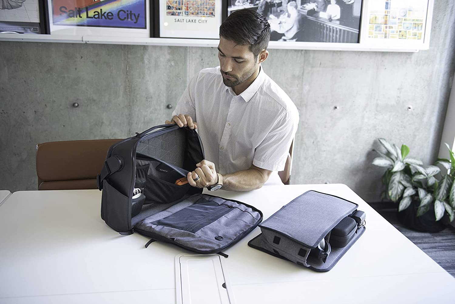 Gomatic Messenger Bag 15 L | Bandolera | Maletín para Portátil | Impermeable | Bolso Cruzado | Bolsa para Portátil | Bolso para la Oficina | Bolsa de Trabajo | Bolso para Cámara | Resistente al Agua