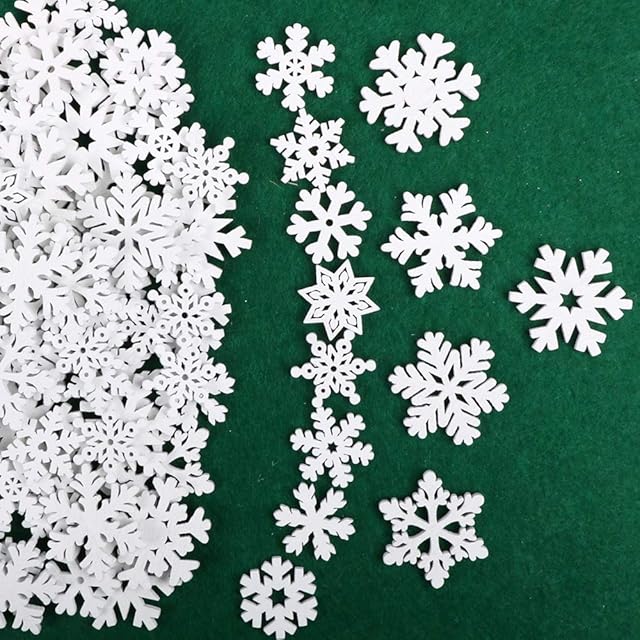 VINFUTUR 100pcs Christmas Wooden Snowflakes 25mm 35mm Mixed Wooden Snowflakes Christmas Wooden Hanging Shapes Ornaments Wooden Pendants Slices Embellishments DIY Crafts (White)