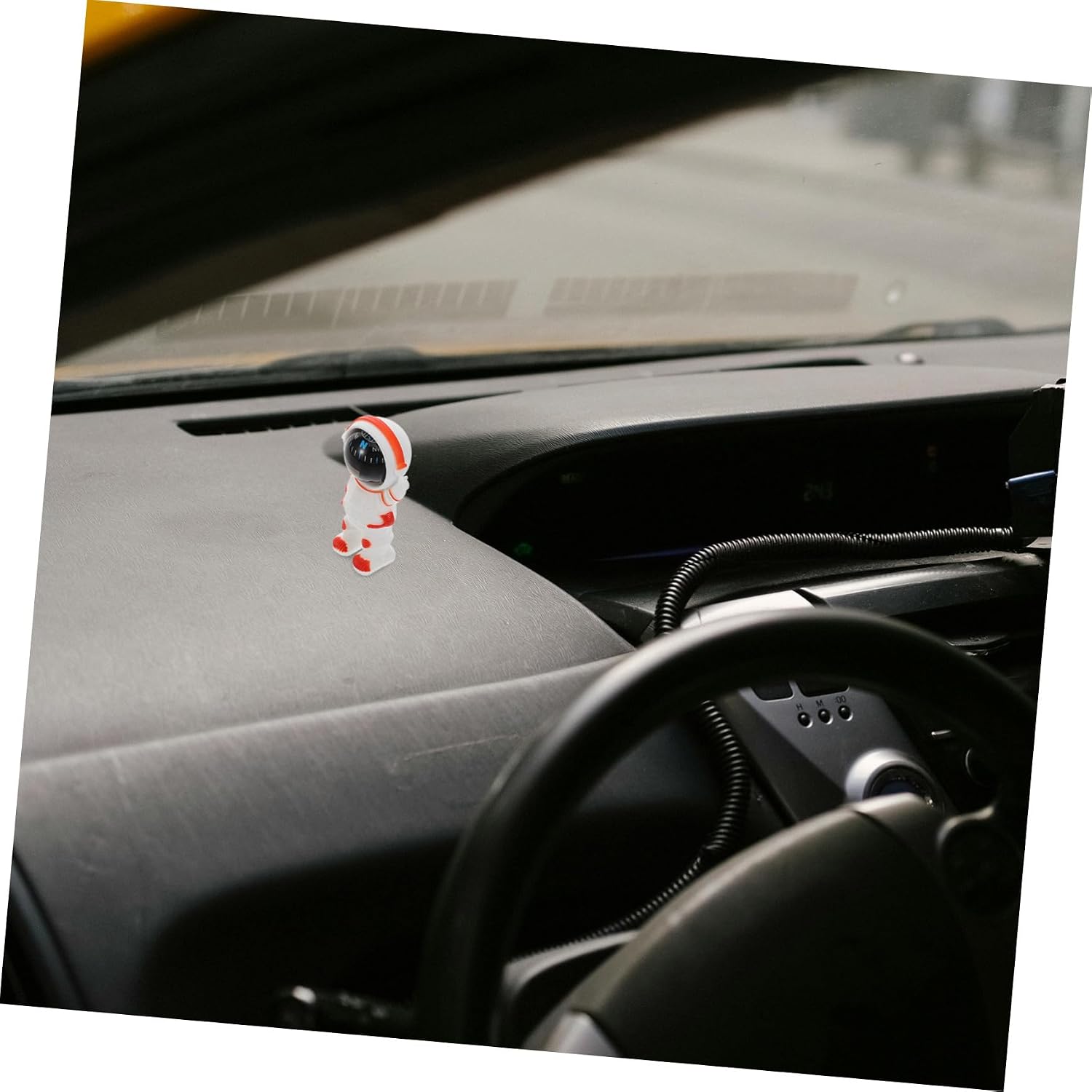 Astronaut Mini Compass Dashboard Decor Orange Vehicle Auto Compass for Car Interior Navigation Portable Space Theme