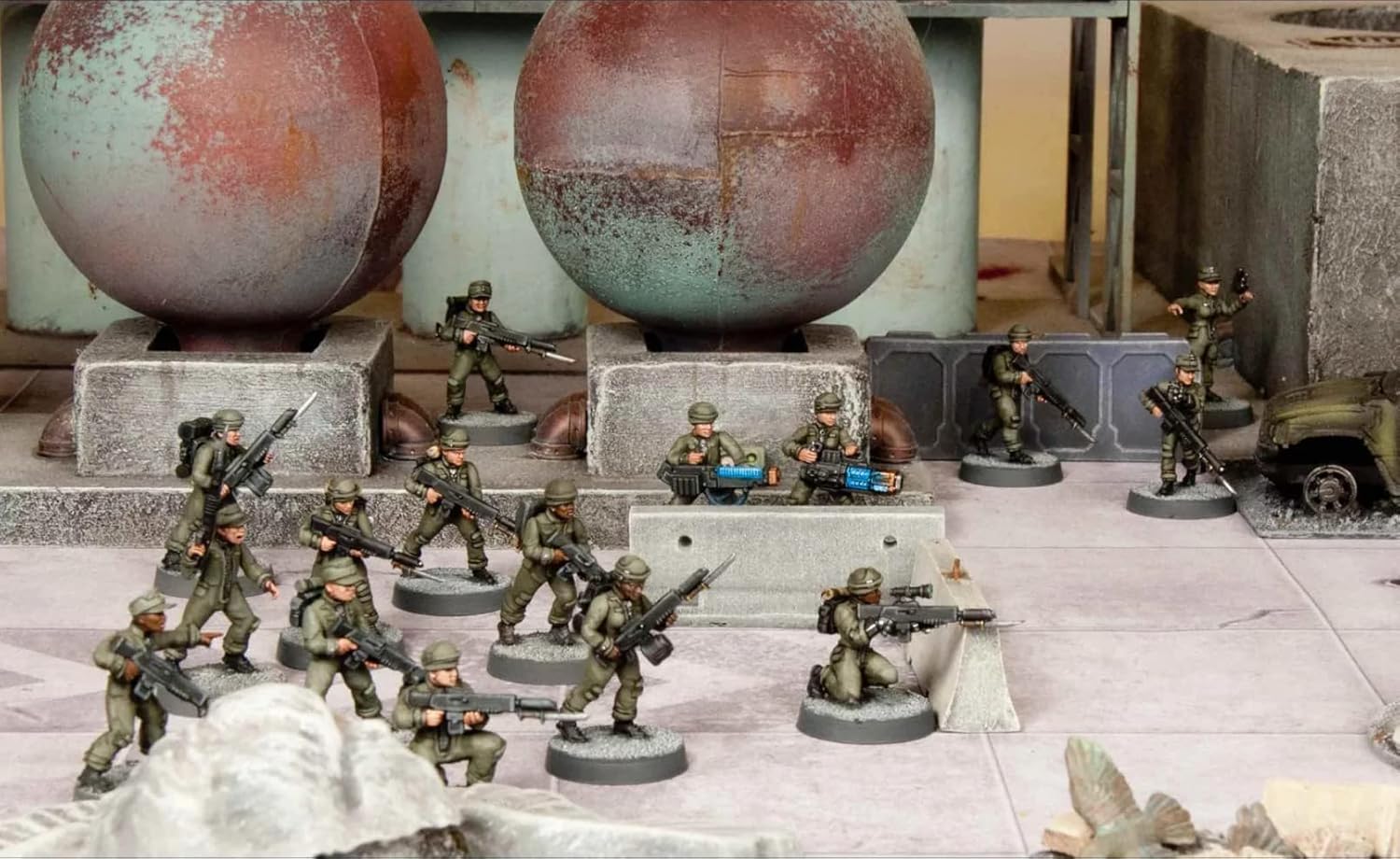 My Pet Elephant Death Fields – Cannon Fodder 2 = femelles (24 figurines) en plastique dur (polystyrène à fort impact) figurines de 28 mm fabriquées aux États-Unis
