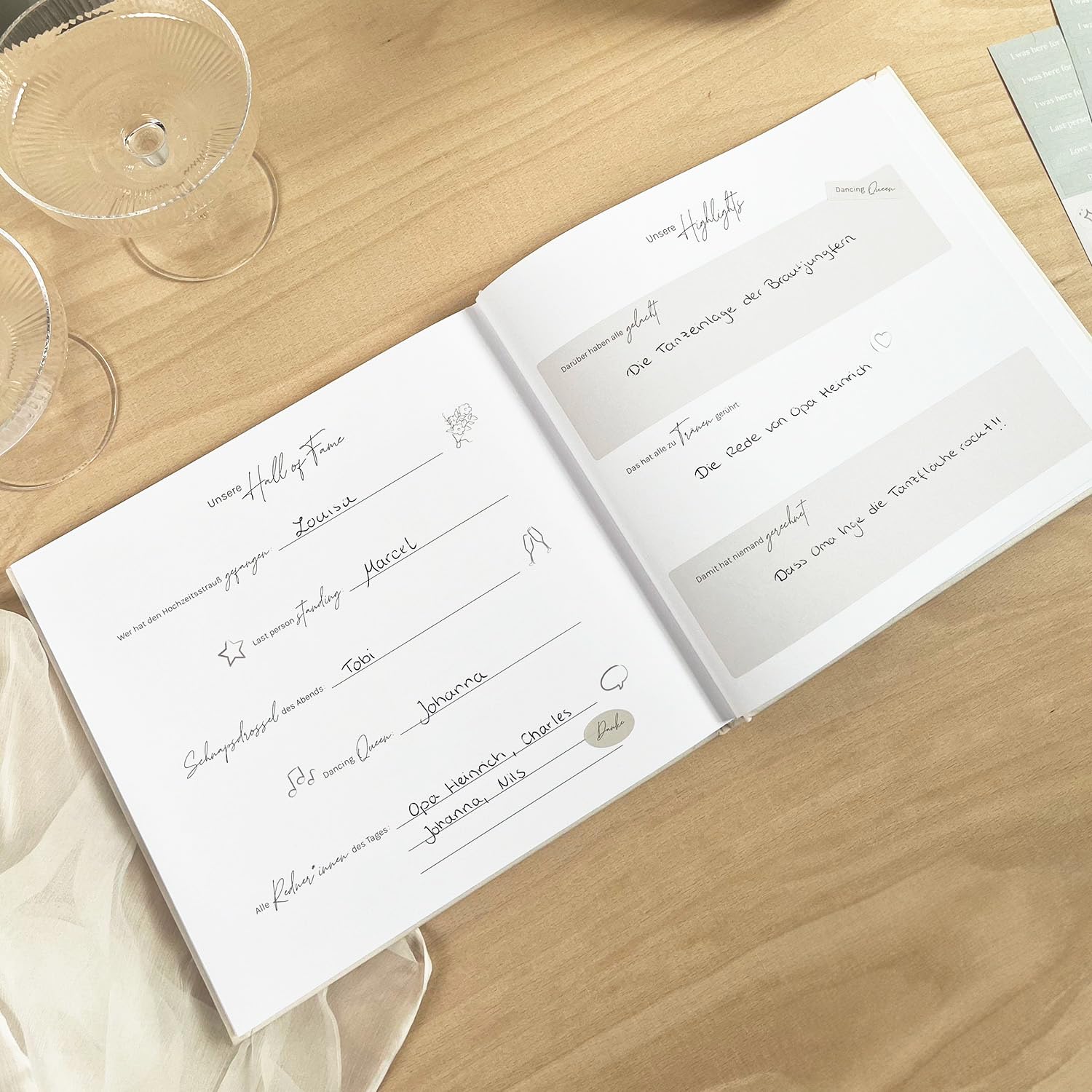 mintkind® Gästebuch Hochzeit zum Ausfüllen Beige inkl. 4 Stickerbögen | 84 Seiten mit Fragen für die Gäste | Hochzeitsgeschenke für Brautpaar als Hochzeit Deko | Goldene Hochzeit Silber Hochzeit