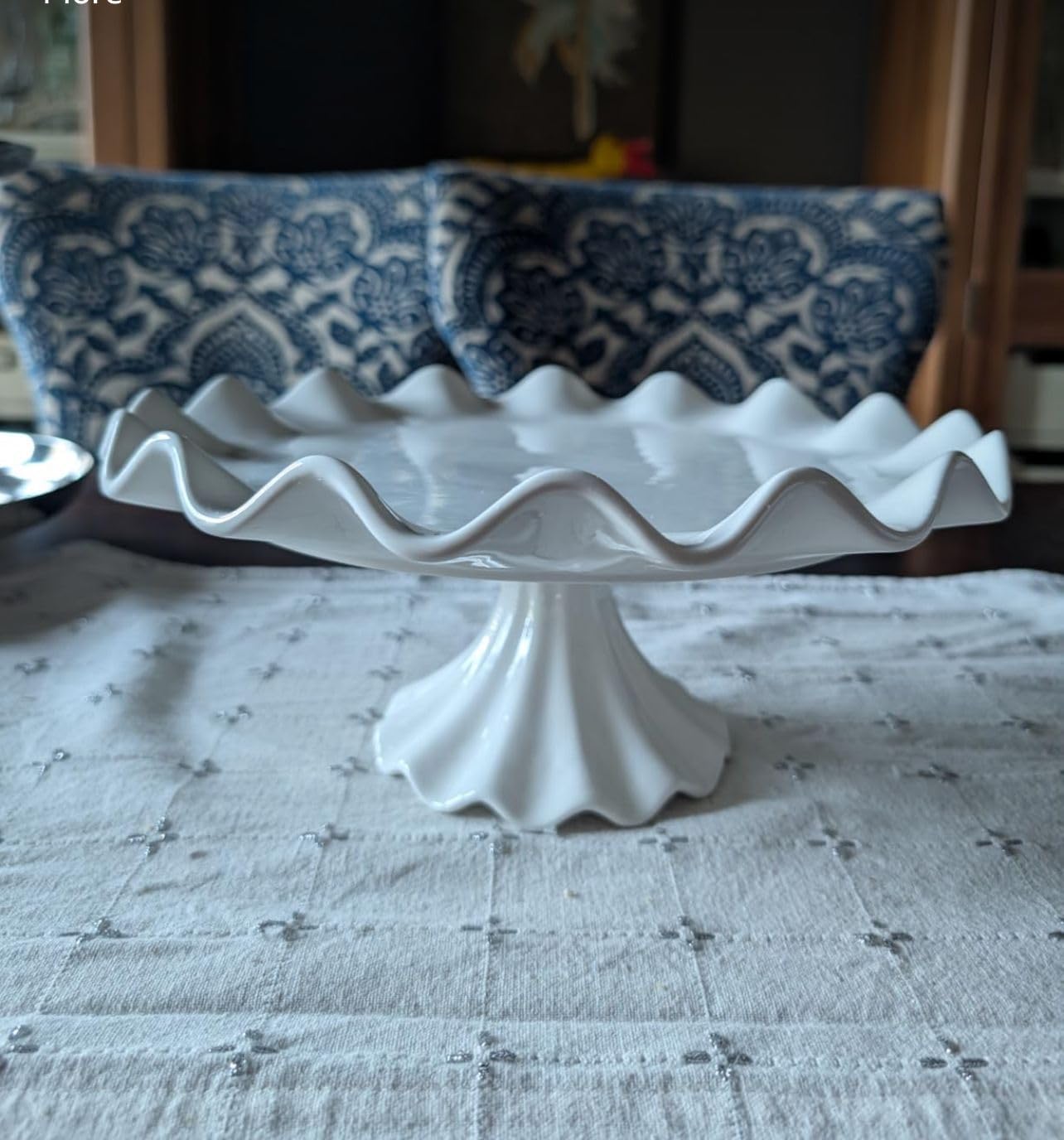 10.5-Inch White Porcelain Cake Stand – Elegant Dessert & Cupcake Stand for Cake, Pastries & Cookies – Decorative Wavy-Edge Pedestal Cake Plate for Wedding, Baby Shower & Dessert Table Display