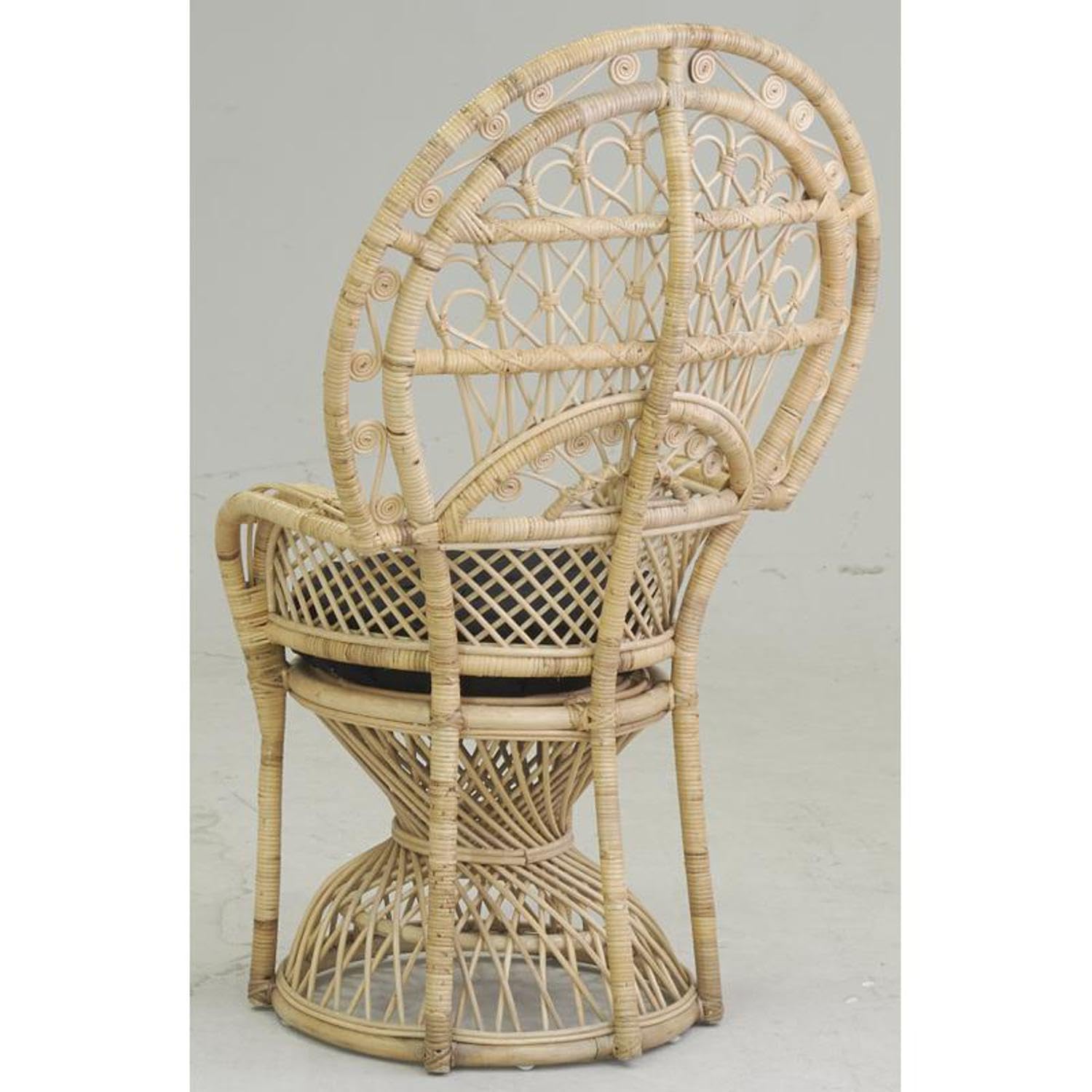 AUBRY GASPARD - Fauteuil Emmanuelle en Rotin Naturel avec Coussin Noir Garni Kapok - Tissu 100% Coton - Dimensions 77X56X117 cm - Hauteur D'Assise 40 cm - Noir - 77X56X117 cm