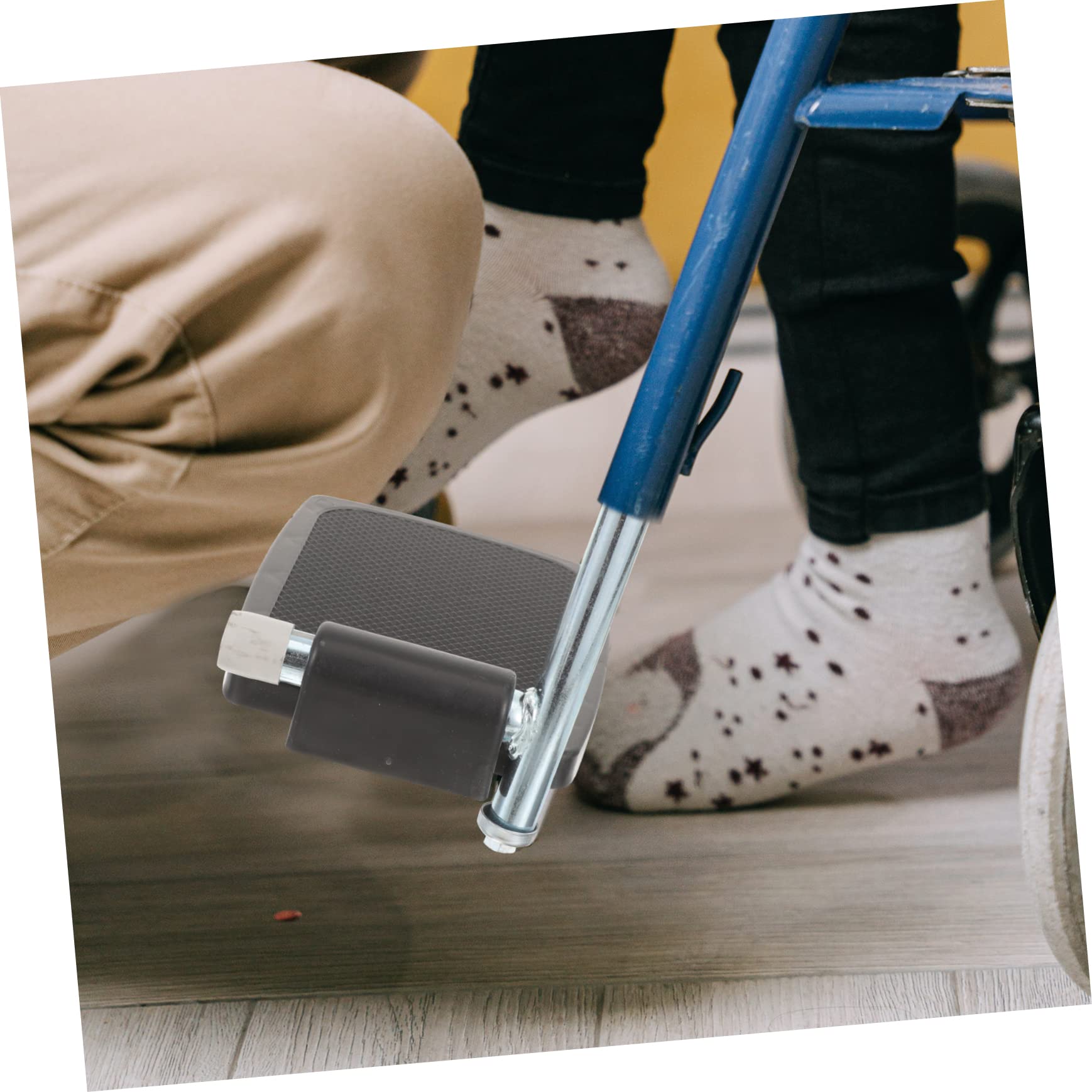 Reposapiés para Silla de Ruedas con Poste, Diseño Resistente y Plegable, Material Plástico Negro, Par de Pedales para Uso en Personas Edades Color Aleatorio